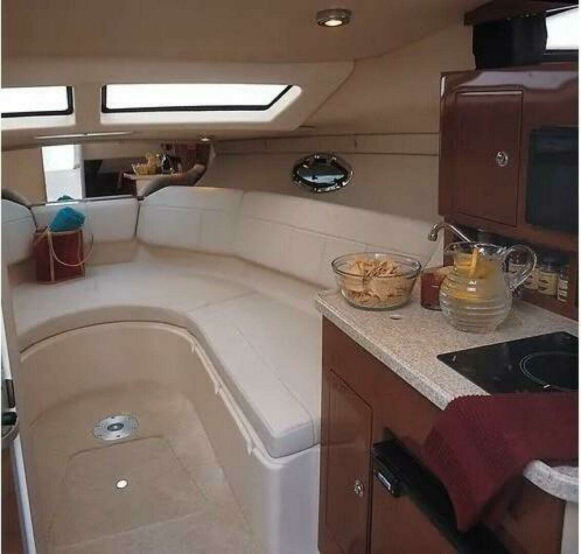 2007 Regal 2565 Window Express - Image 11