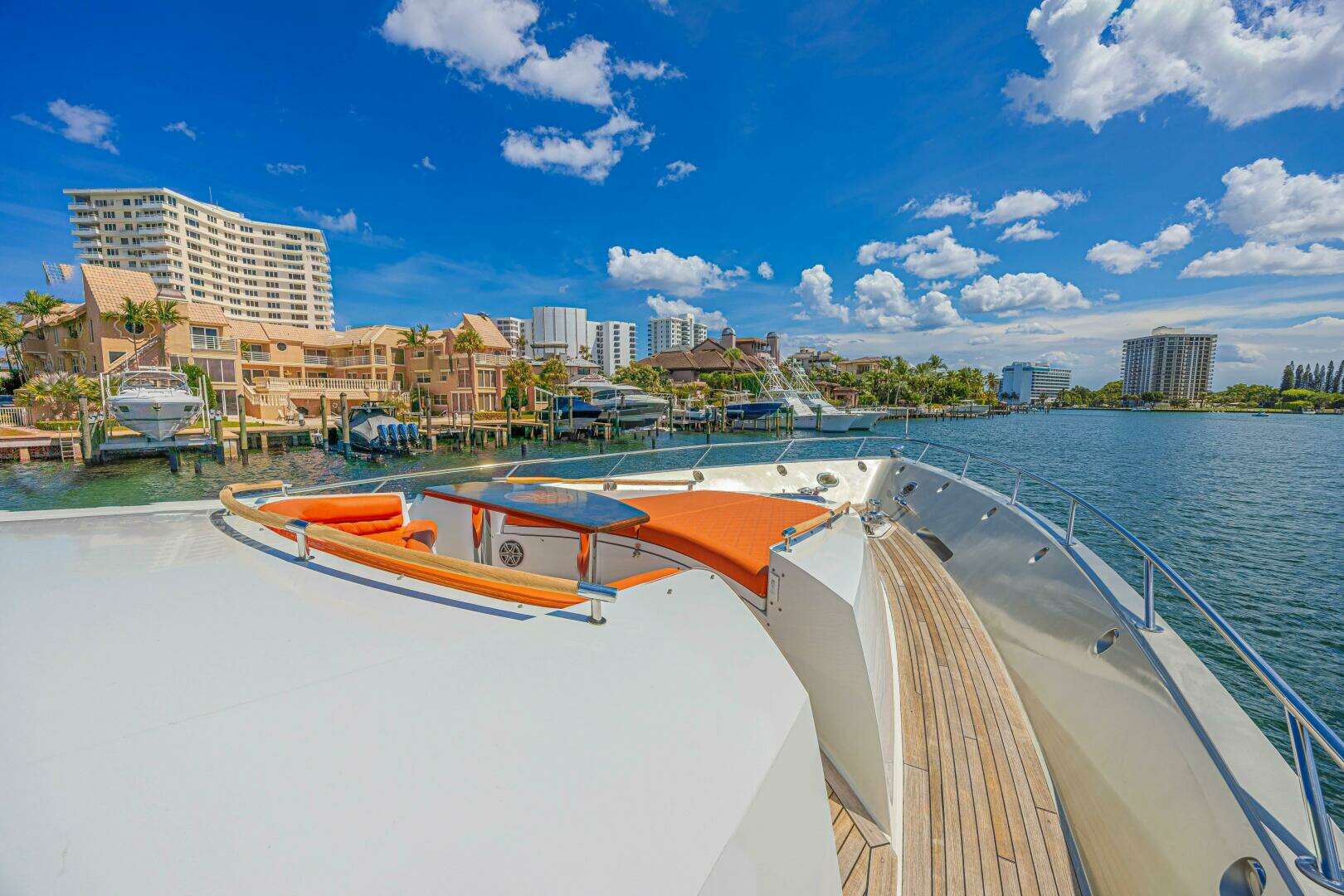 2010 Lazzara Yachts LSX 92 - Image 12