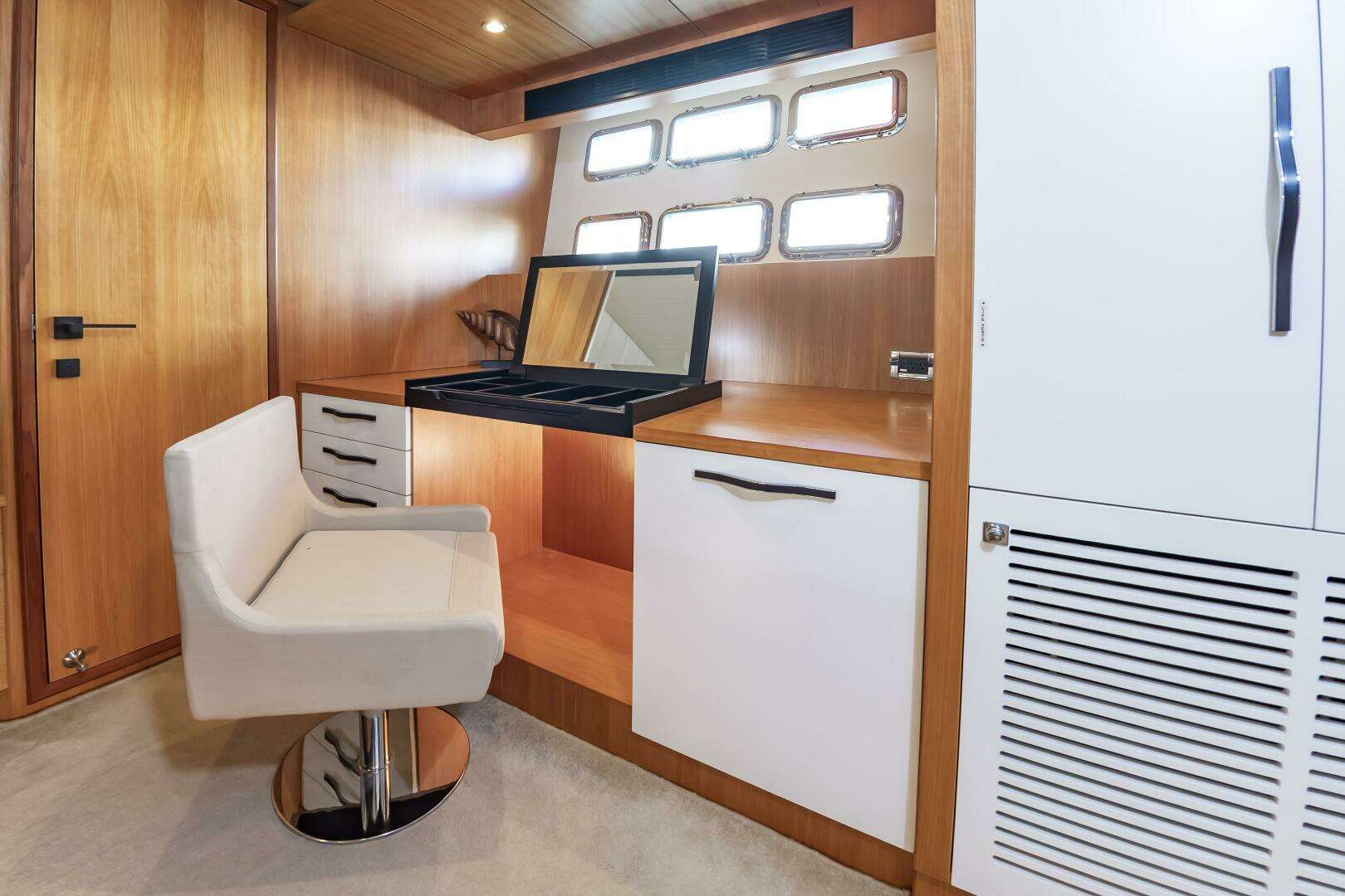 2017 Johnson 93 Flybridge - Image 66
