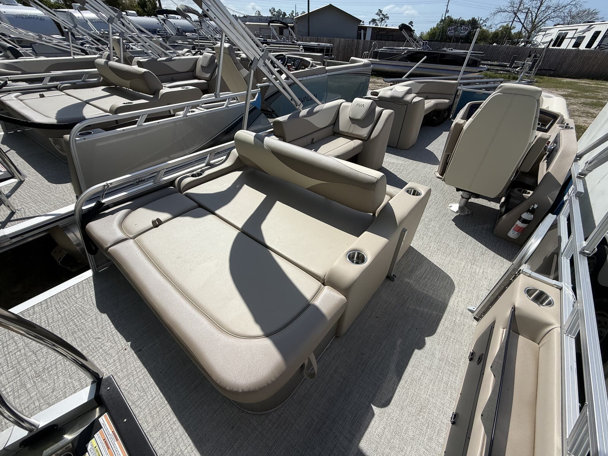 2026 Avalon LSZ 25 VERSATILE REAR BENCH-200HP - 7