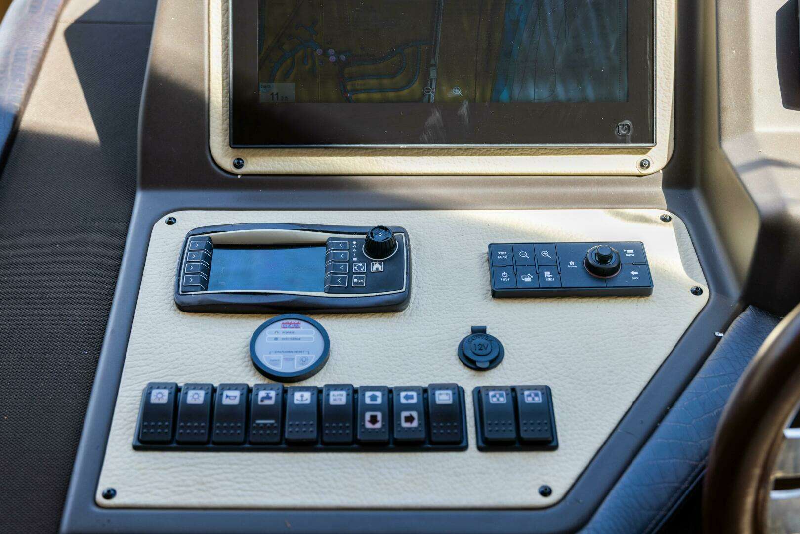 2015 Azimut 64 Flybridge - Image 11