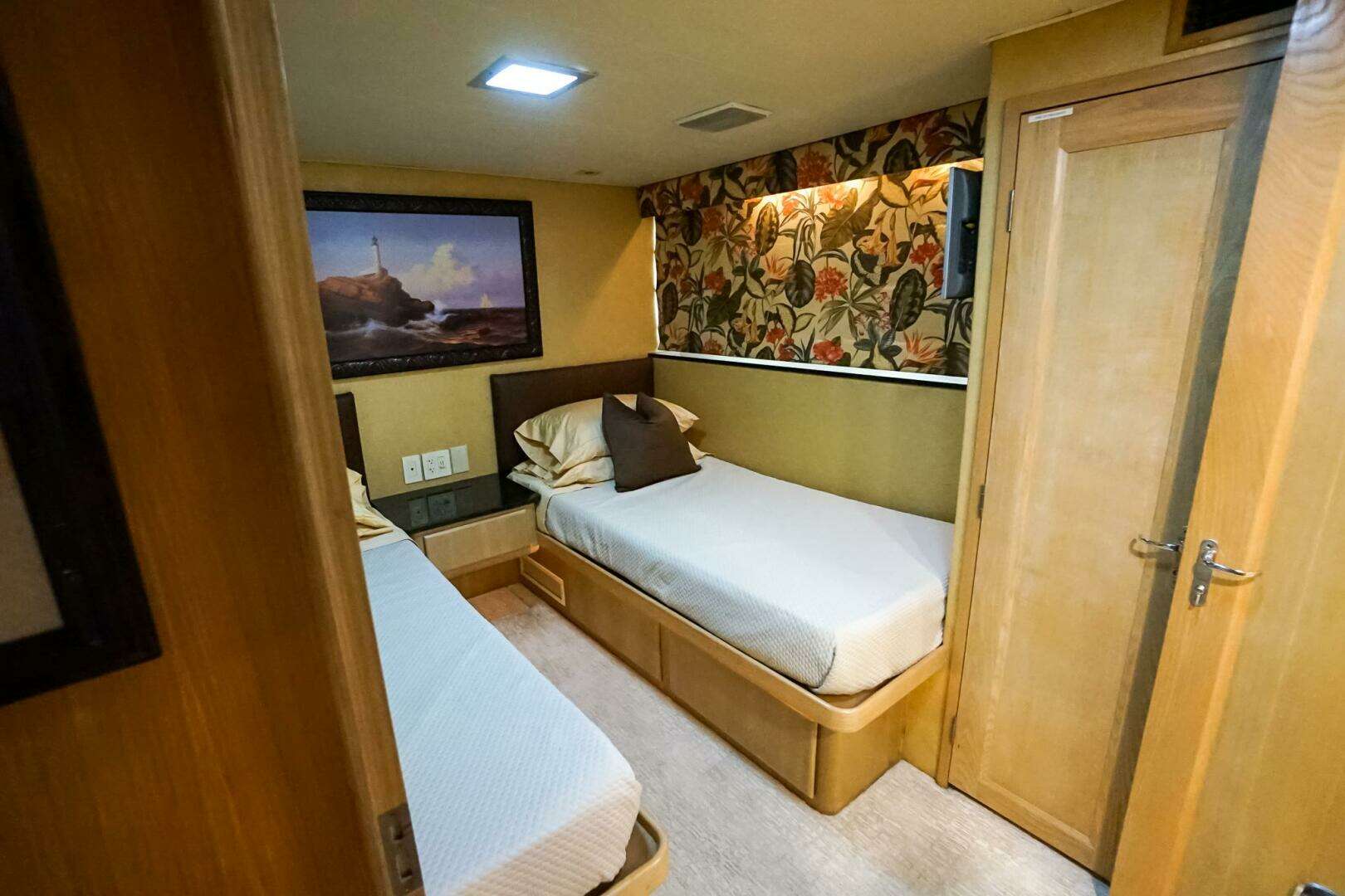 1989 Hatteras 80 Cockpit Motor Yacht - Image 26
