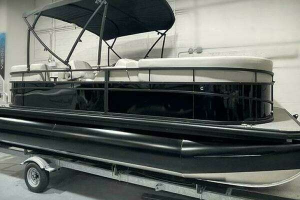 2024 Vision WX Tritoon