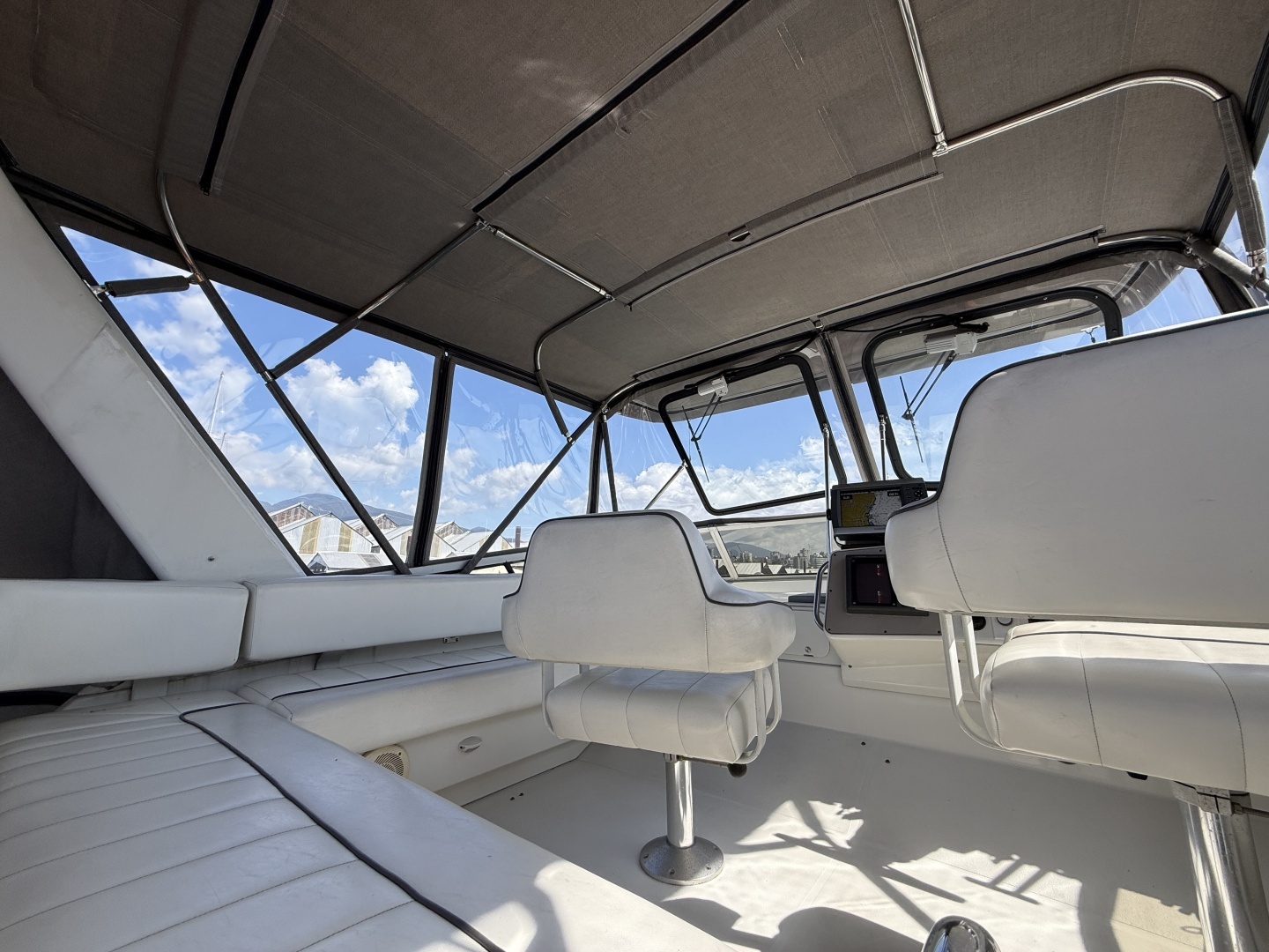 1996 Carver 370 Voyager - Image 46