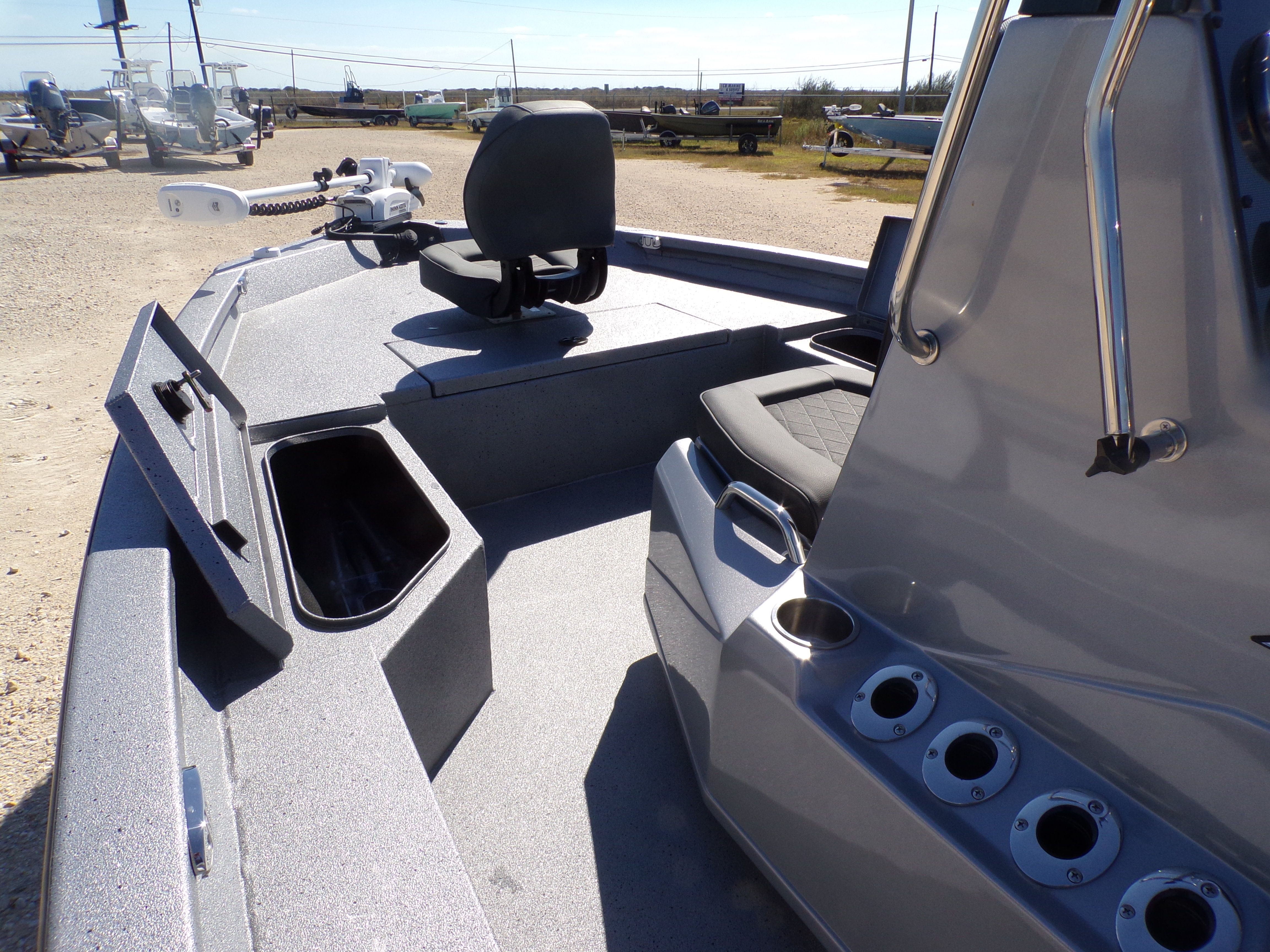 2026 Xpress H20B Bay - 16