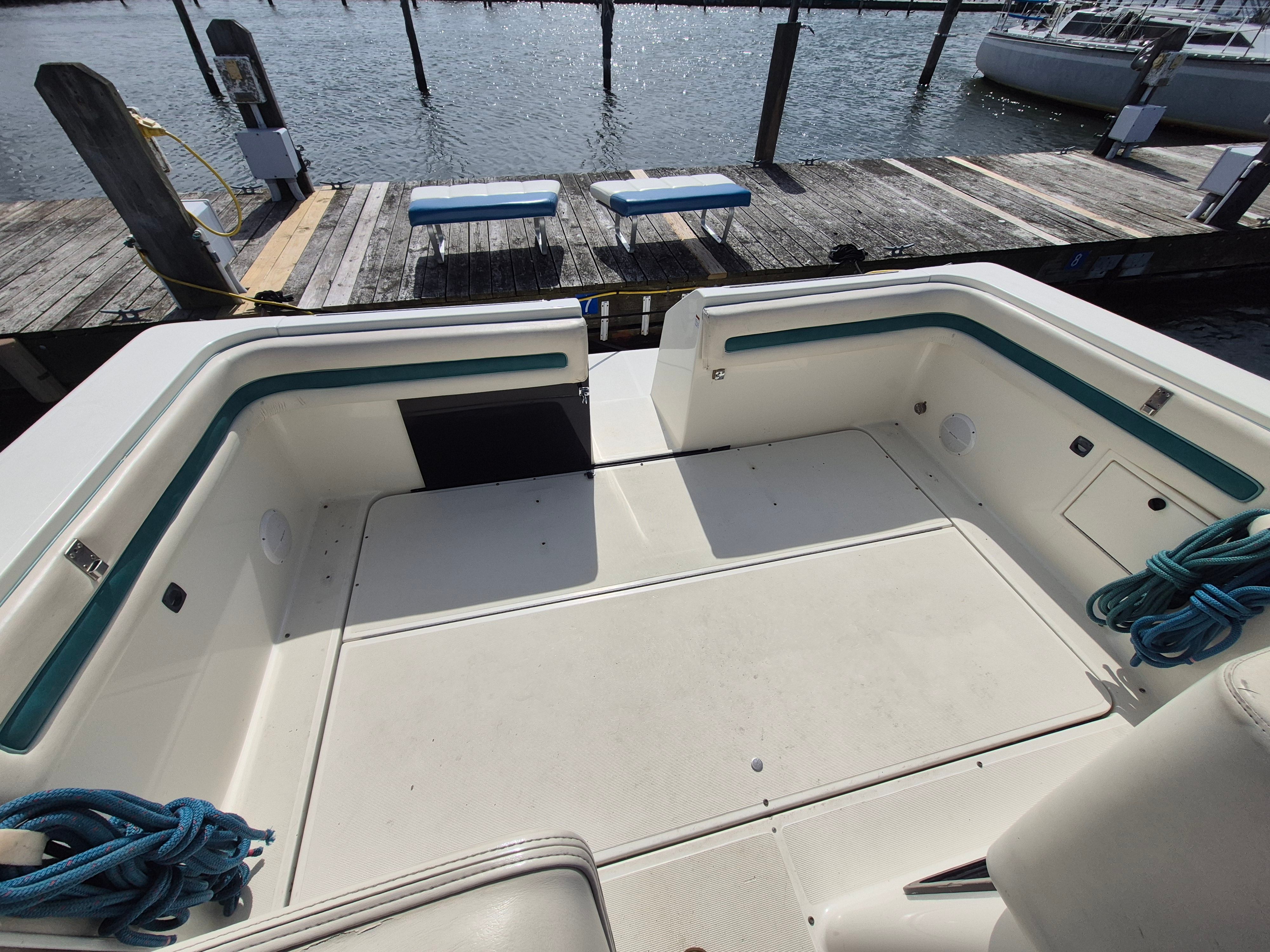 The cockpit of a 1989 Tiara Yachts Slickcraft with blue rope and a view of the water.