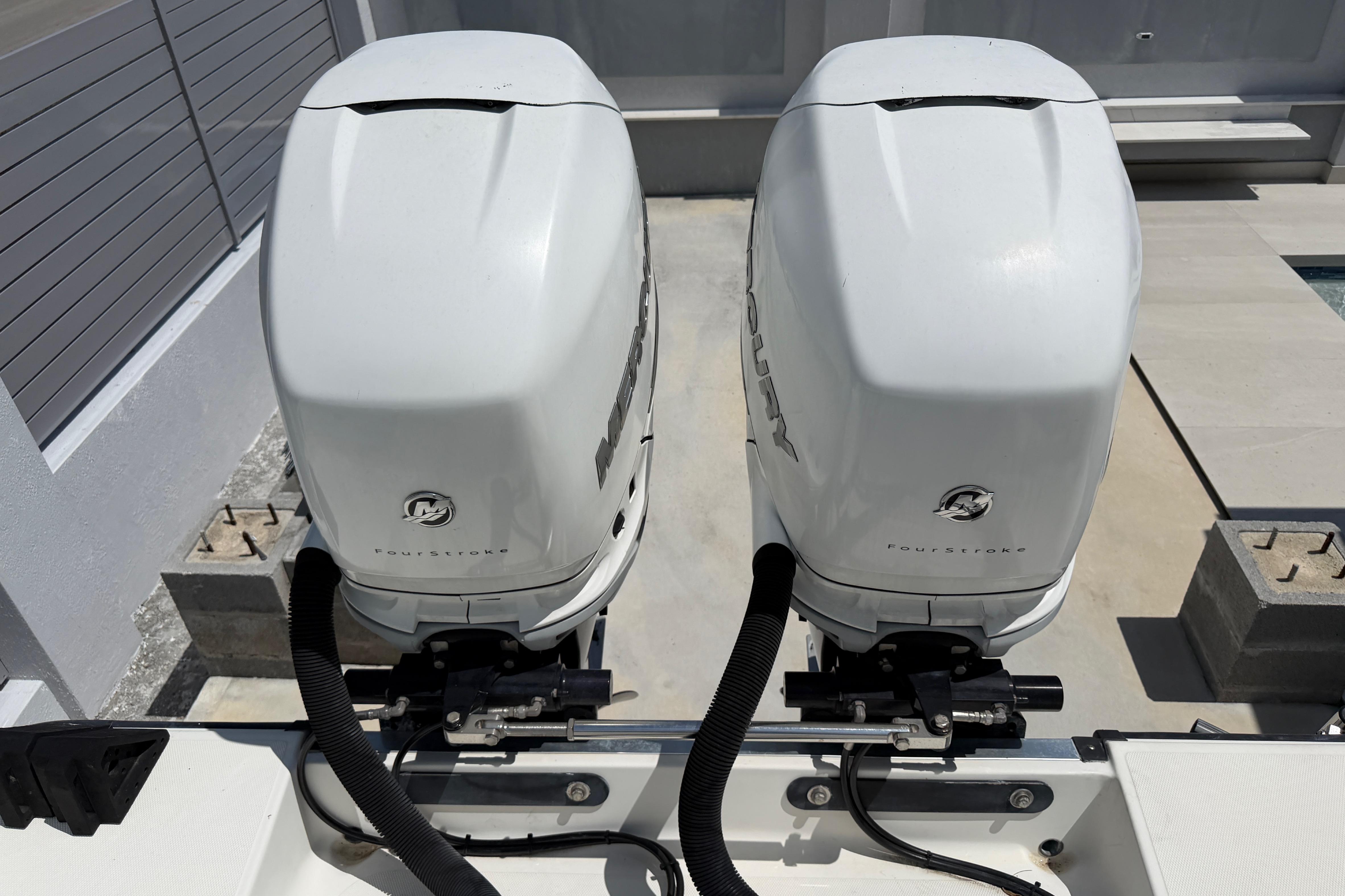 Twin outboard motors on a 2008 Hydra-Sports Vector 2900 CC boat.