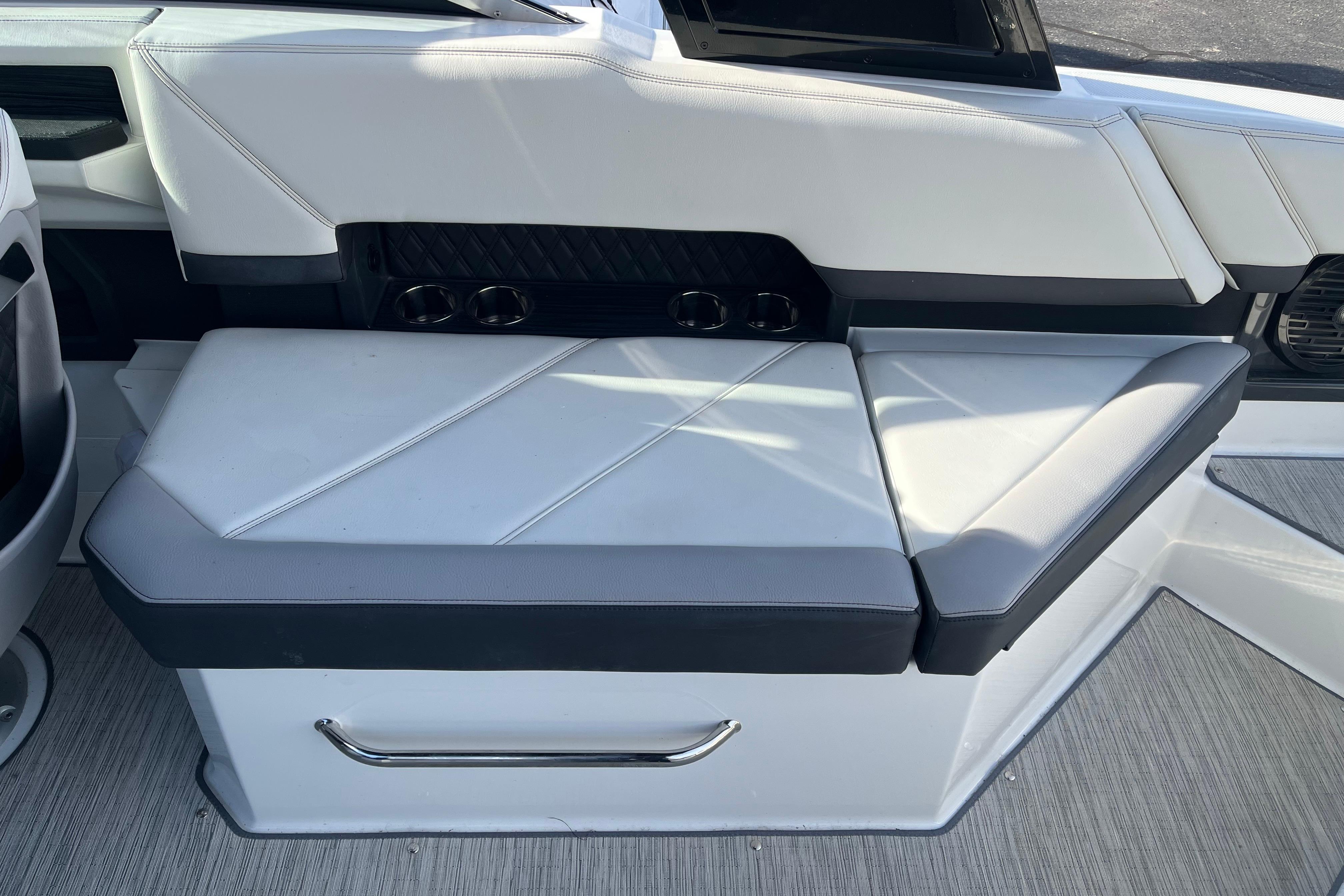 2022 Cobalt R8 boat interior seating with cup holders and sleek design.