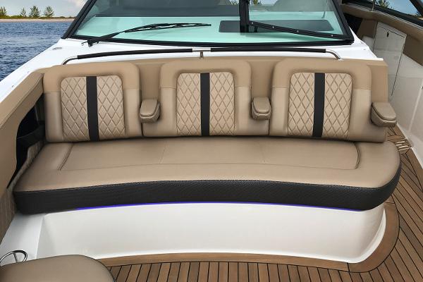 Manufacturer Provided Image: 2018 Sea Ray SLX 400 boat with luxurious tan seating and teak flooring.