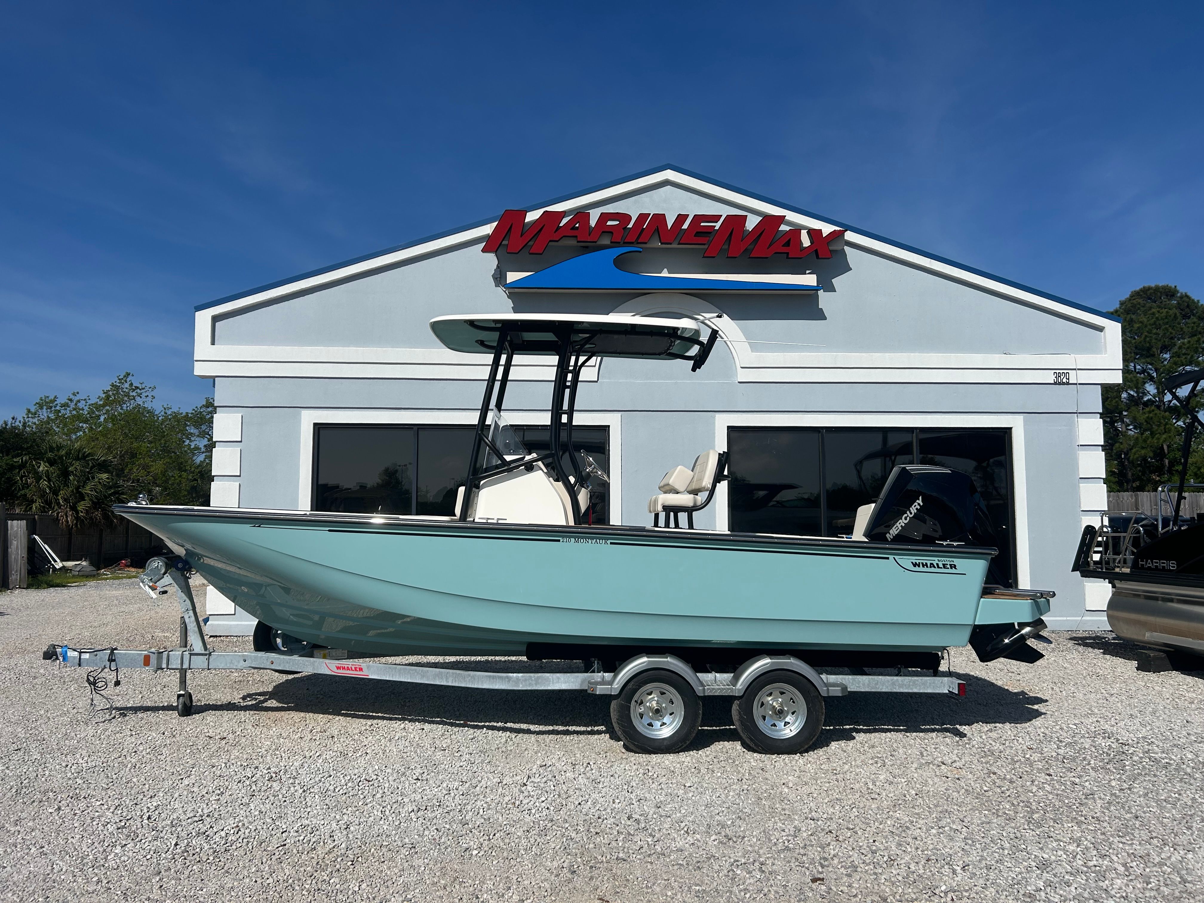 2026 Boston Whaler 210 Montauk