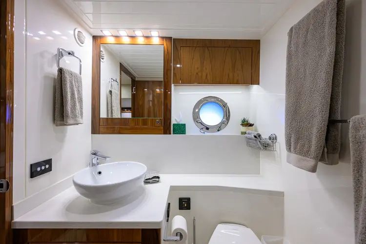 2019 Riviera 5400 Sport Yacht - Image 60