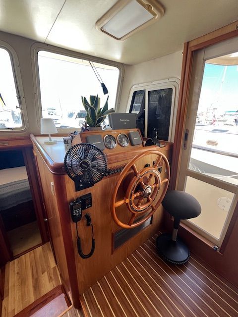 2005 Mainship 400 Trawler - 52