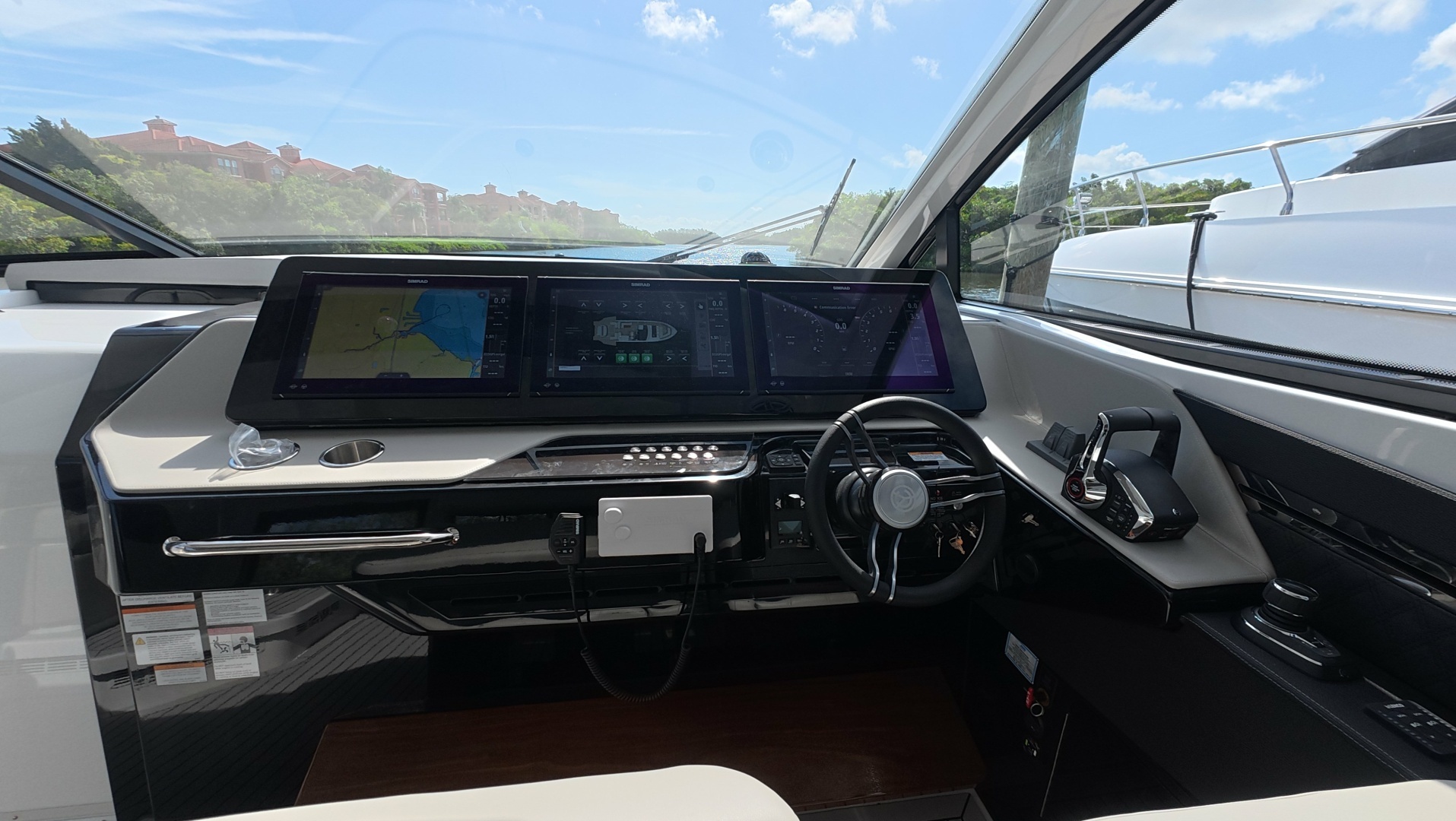 2026 Cruisers Yachts 50GLS OB - Image 32