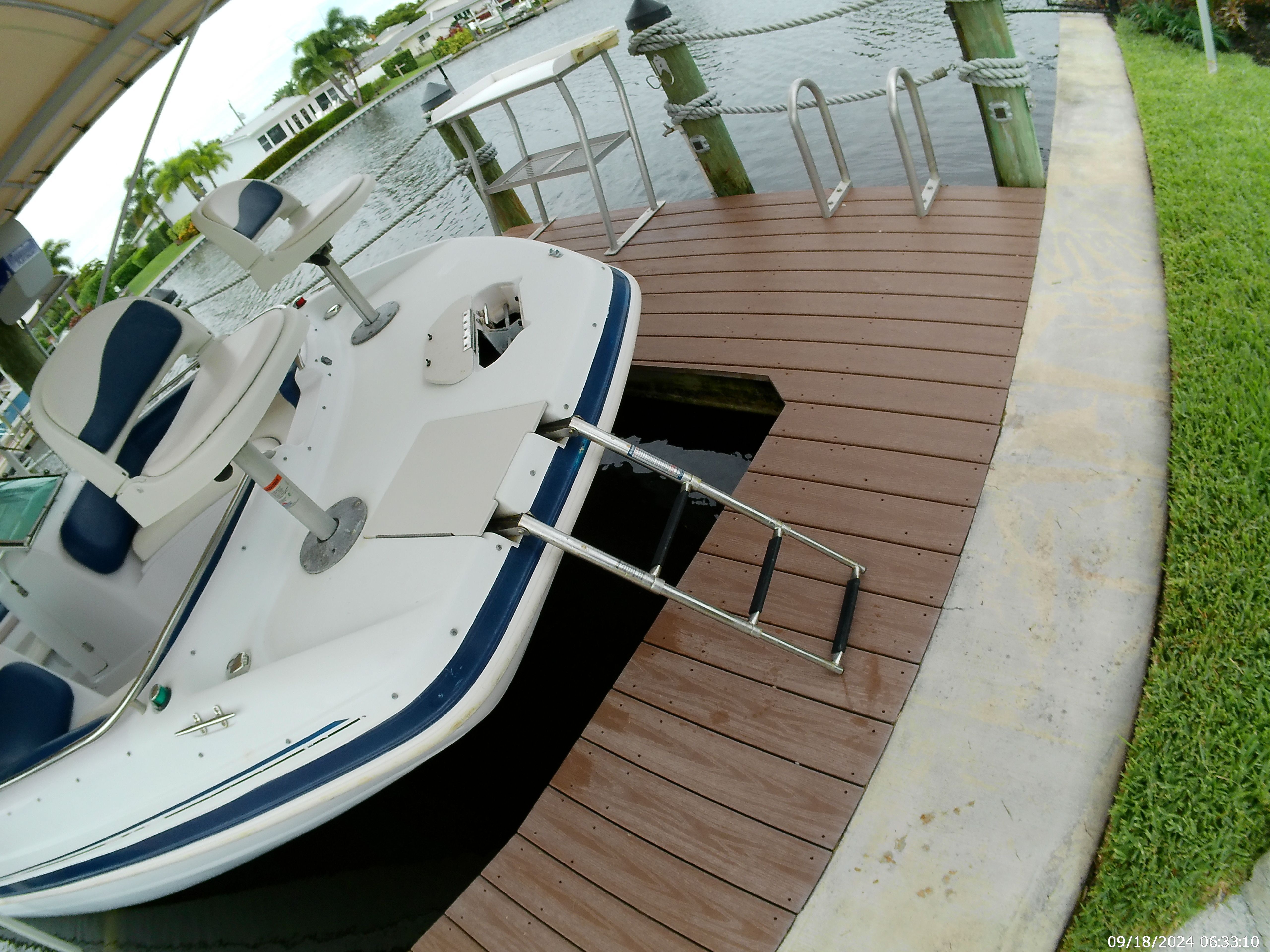 2000 Godfrey / Hurricane Sundeck 237 I/O - 9