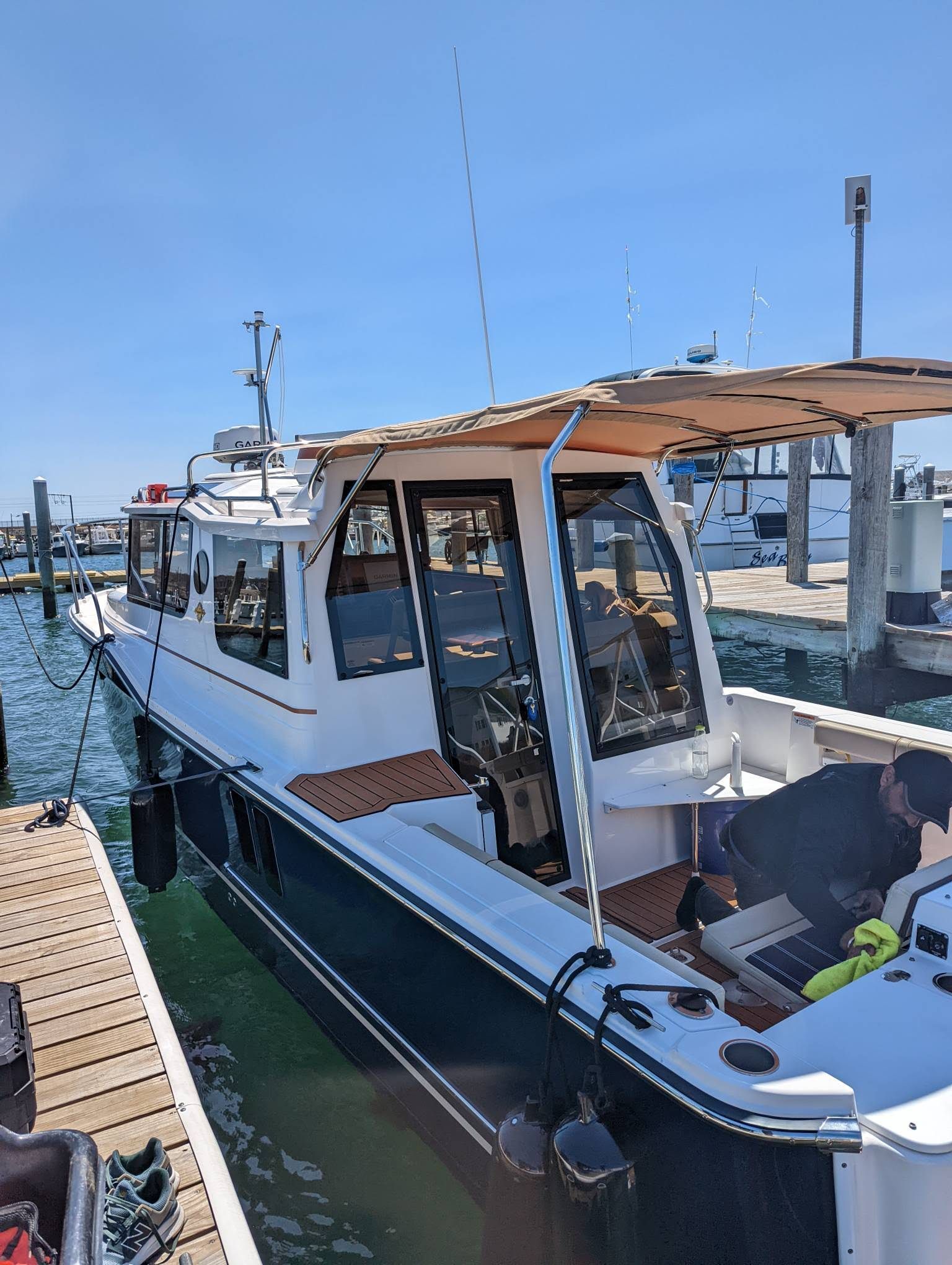 2022 Ranger Tugs R-27 trawler outboard - 3