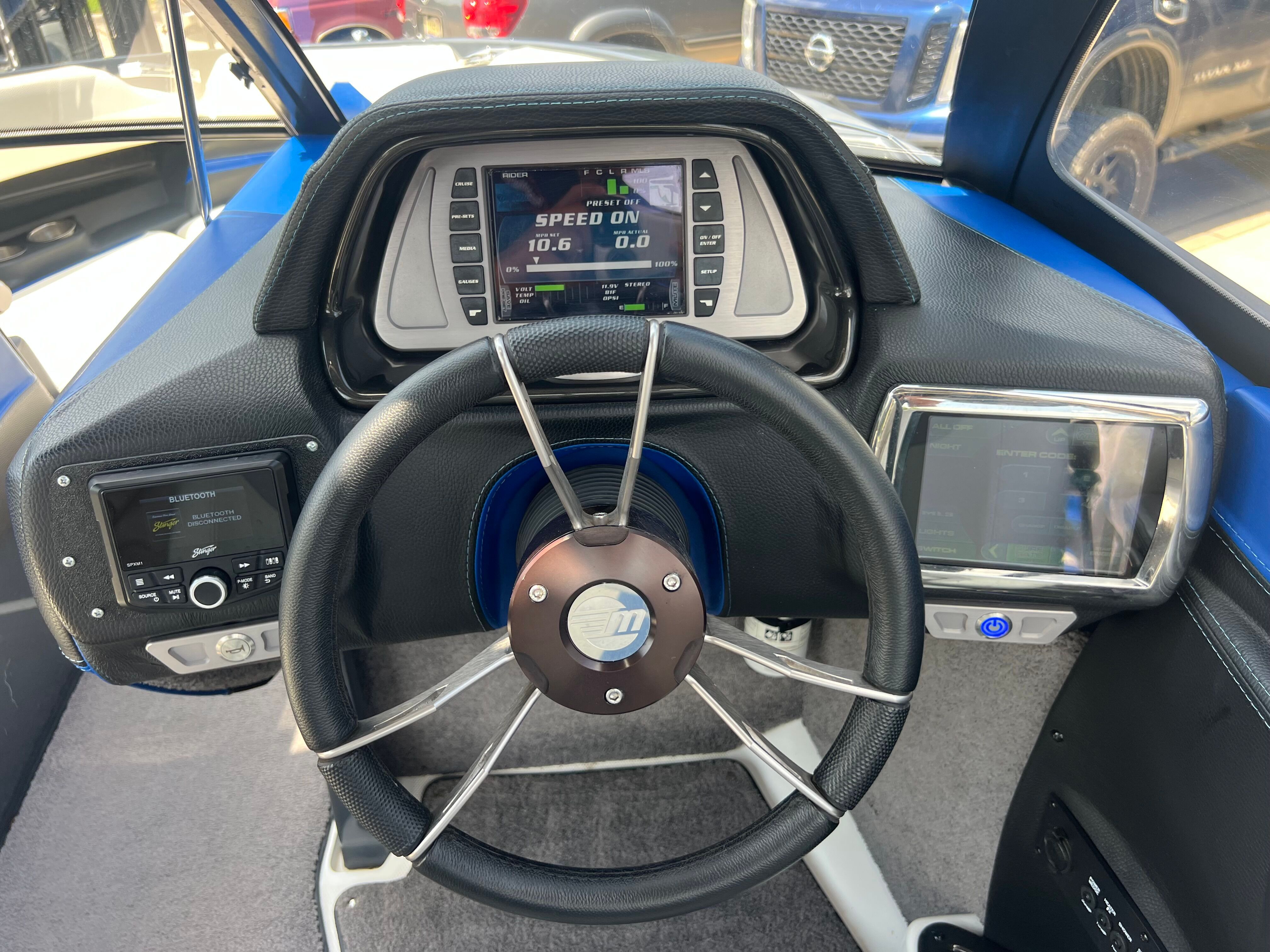 2014 MALIBU 23 LSV - Image 16