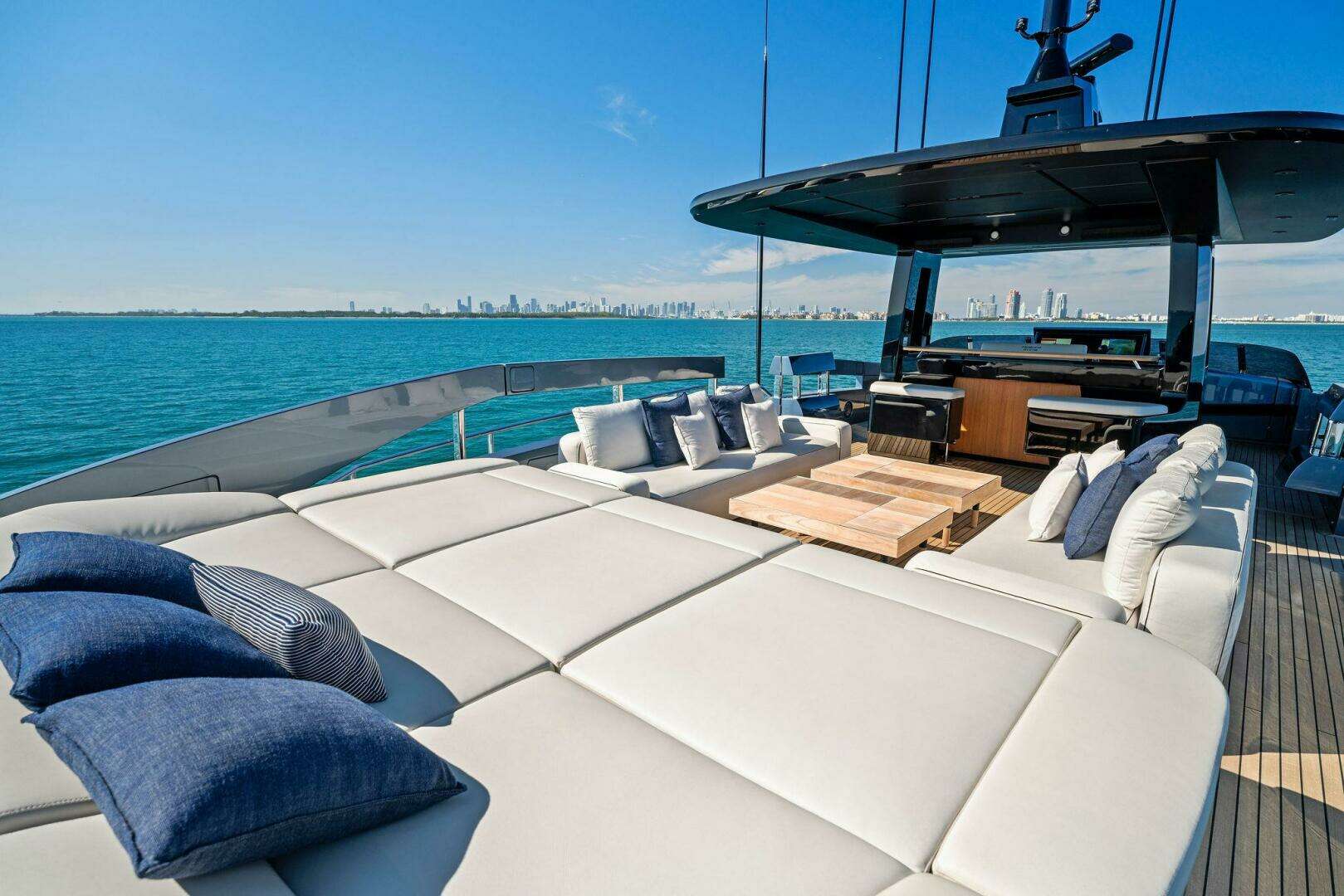 2023 Pershing GTX Motoryacht - Image 27