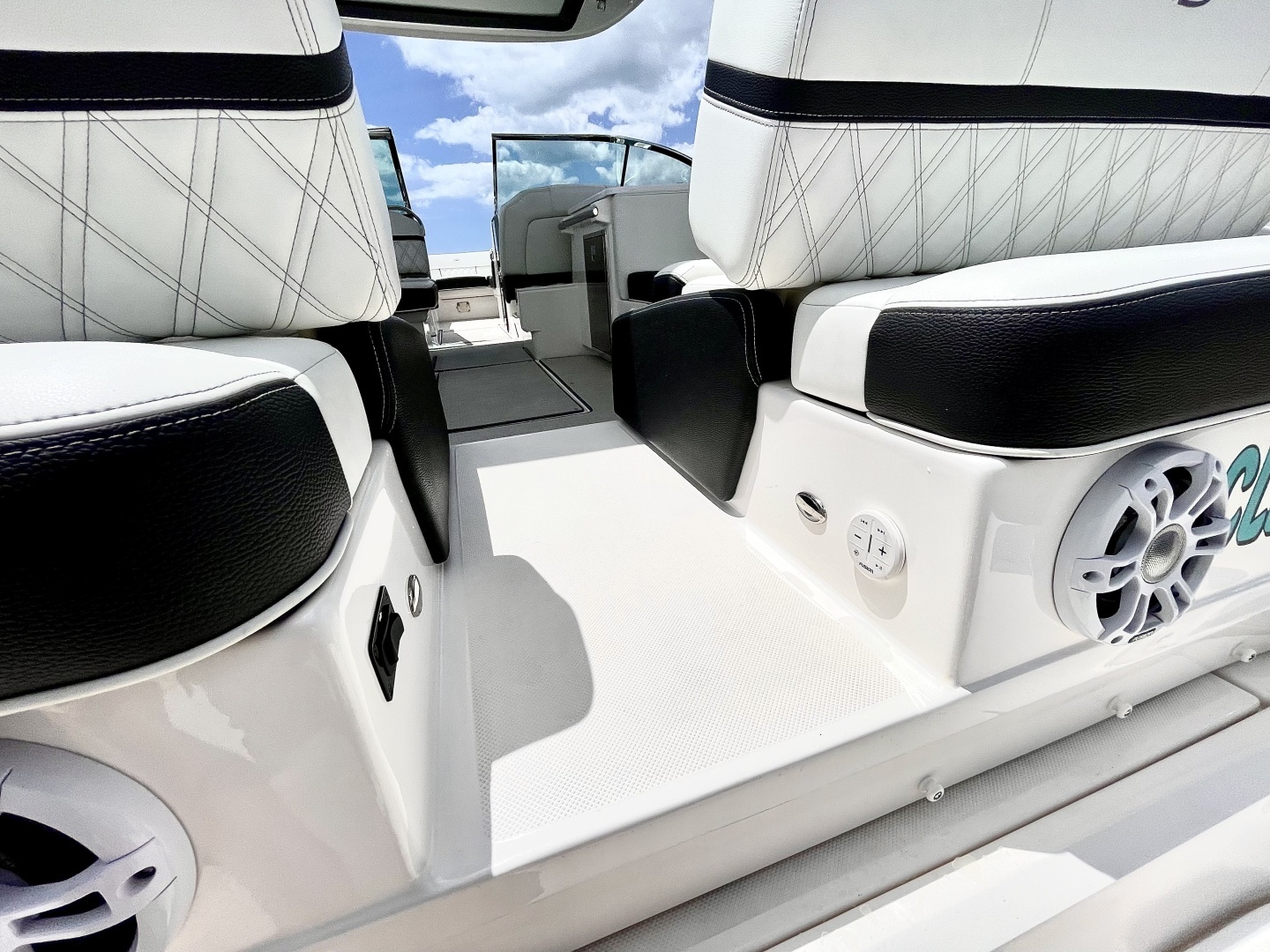 2023 Regal 29 OBX - Image 26