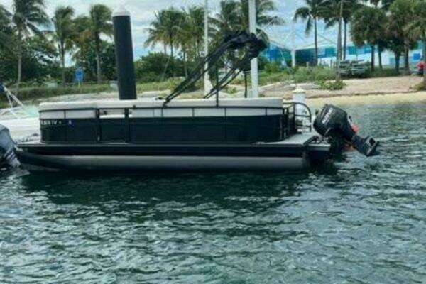 2024 Vision WX Tritoon
