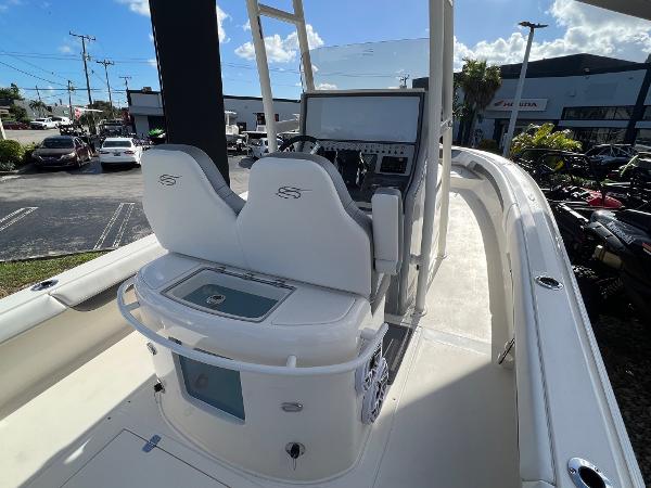 2024 ShearWater 270 SS Open Carolina boat interior with dual seats and control panel.