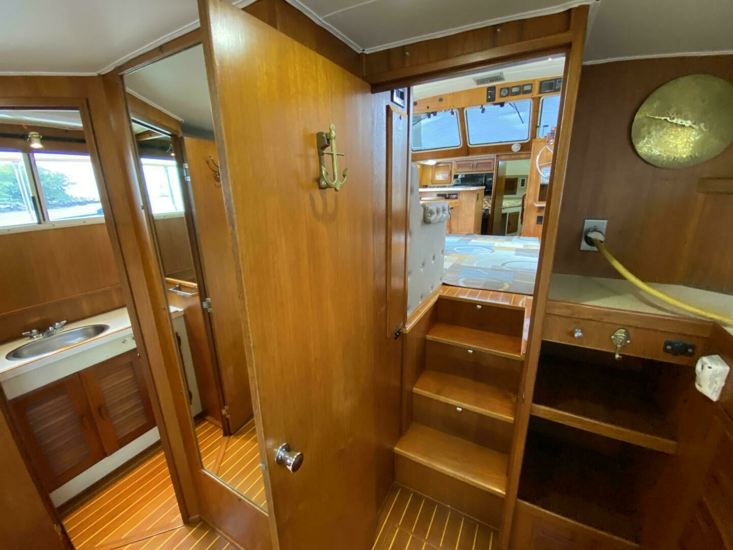 1983 Tollycraft Aft Cabin - Image 35