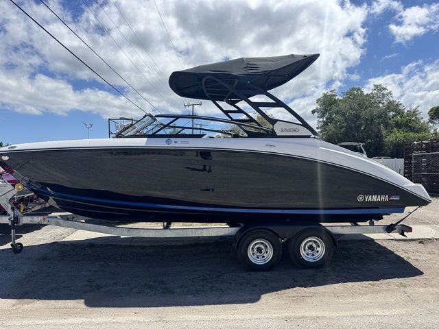 2026 Yamaha Boats 252SD - 3