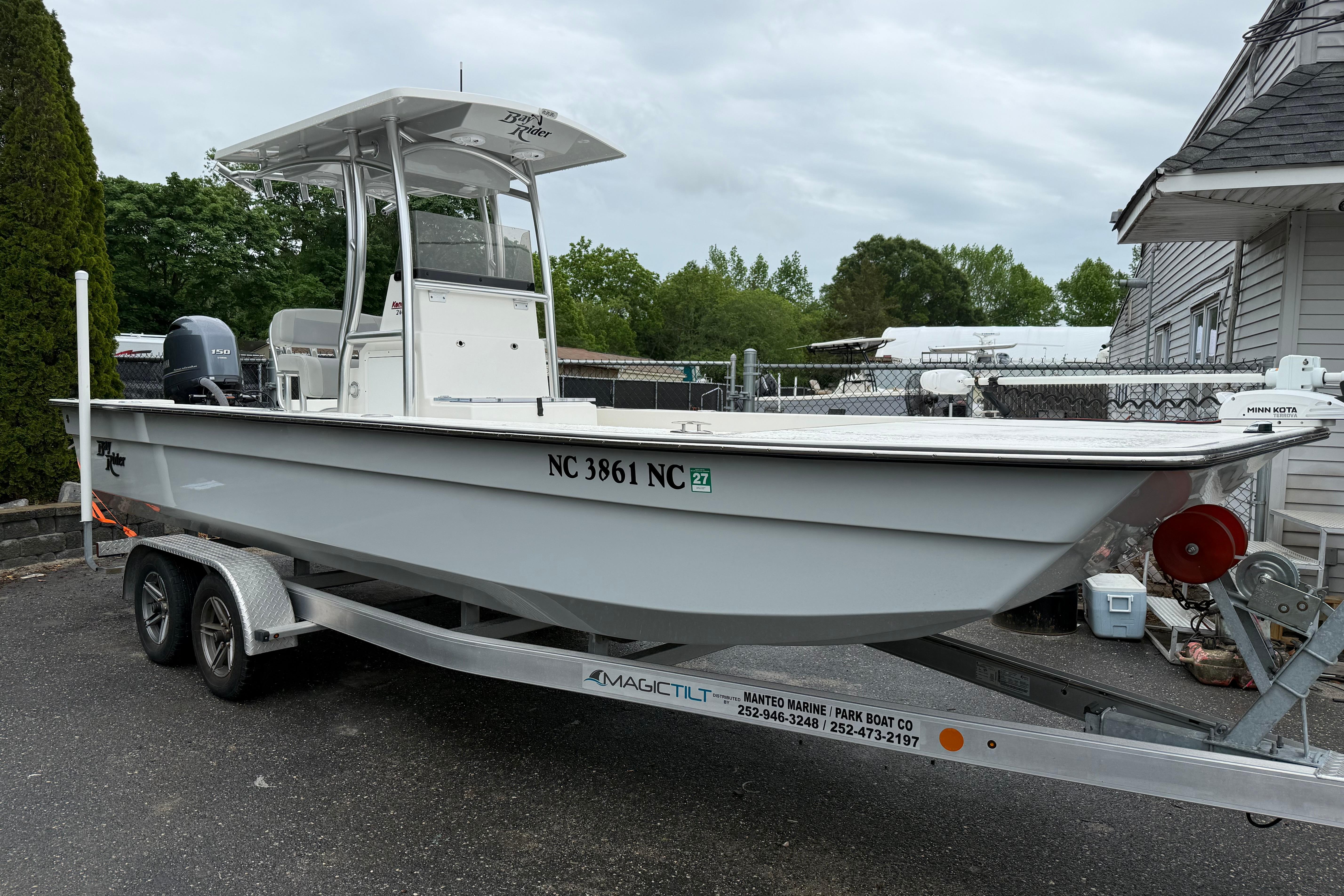 2023 KenCraft 2460 Bayrider