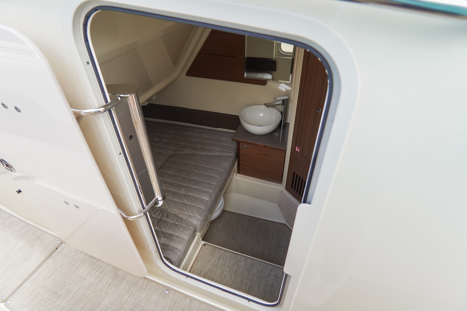 2026 Chris-Craft Catalina - Image 36