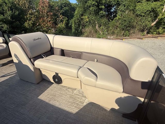 2026 Bentley Pontoons Legacy 223 Navigator - 20