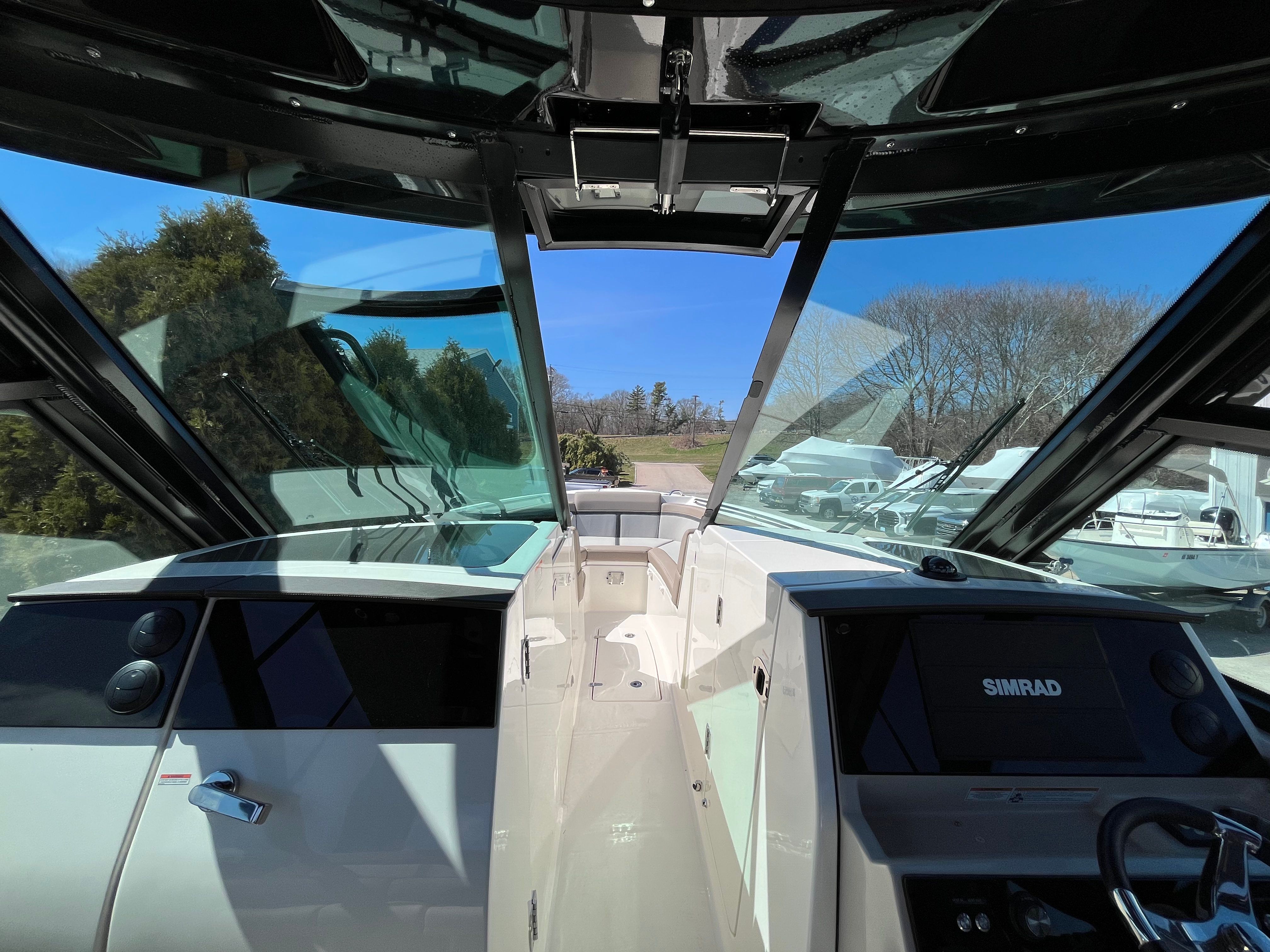 2026 Boston Whaler 330 Vantage - 24