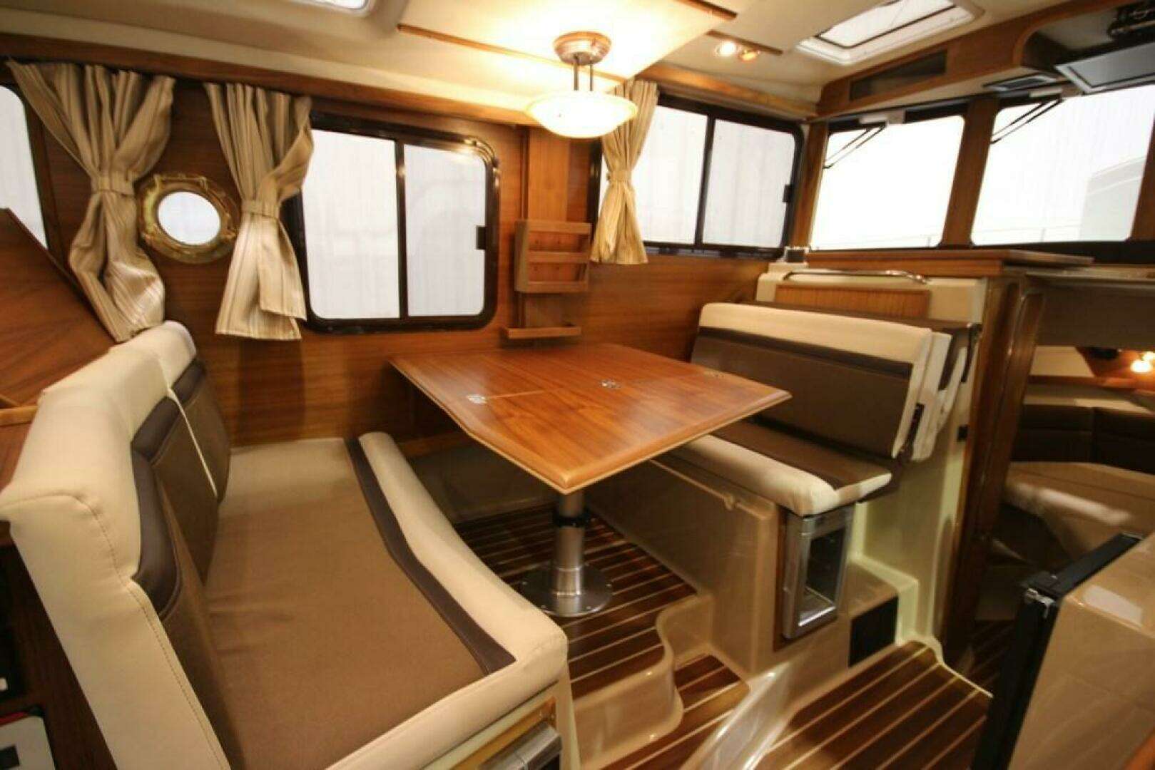 2026 Ranger Tugs R-31 Sedan Luxury Edition - Image 31