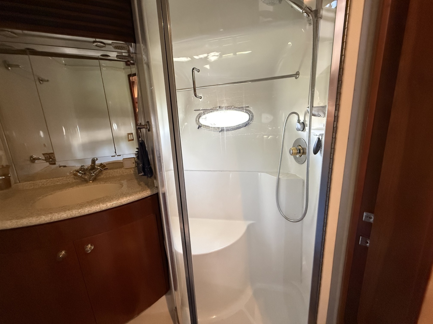 1999 Carver 450 Voyager - Image 48