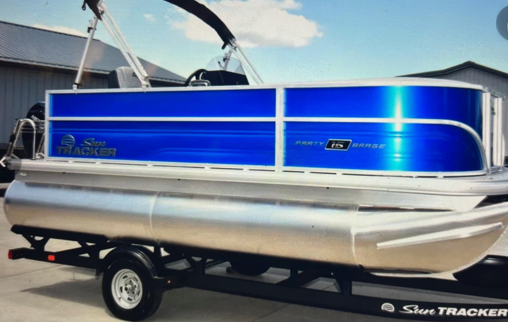2026 Sun Tracker Party Barge 16 DLX