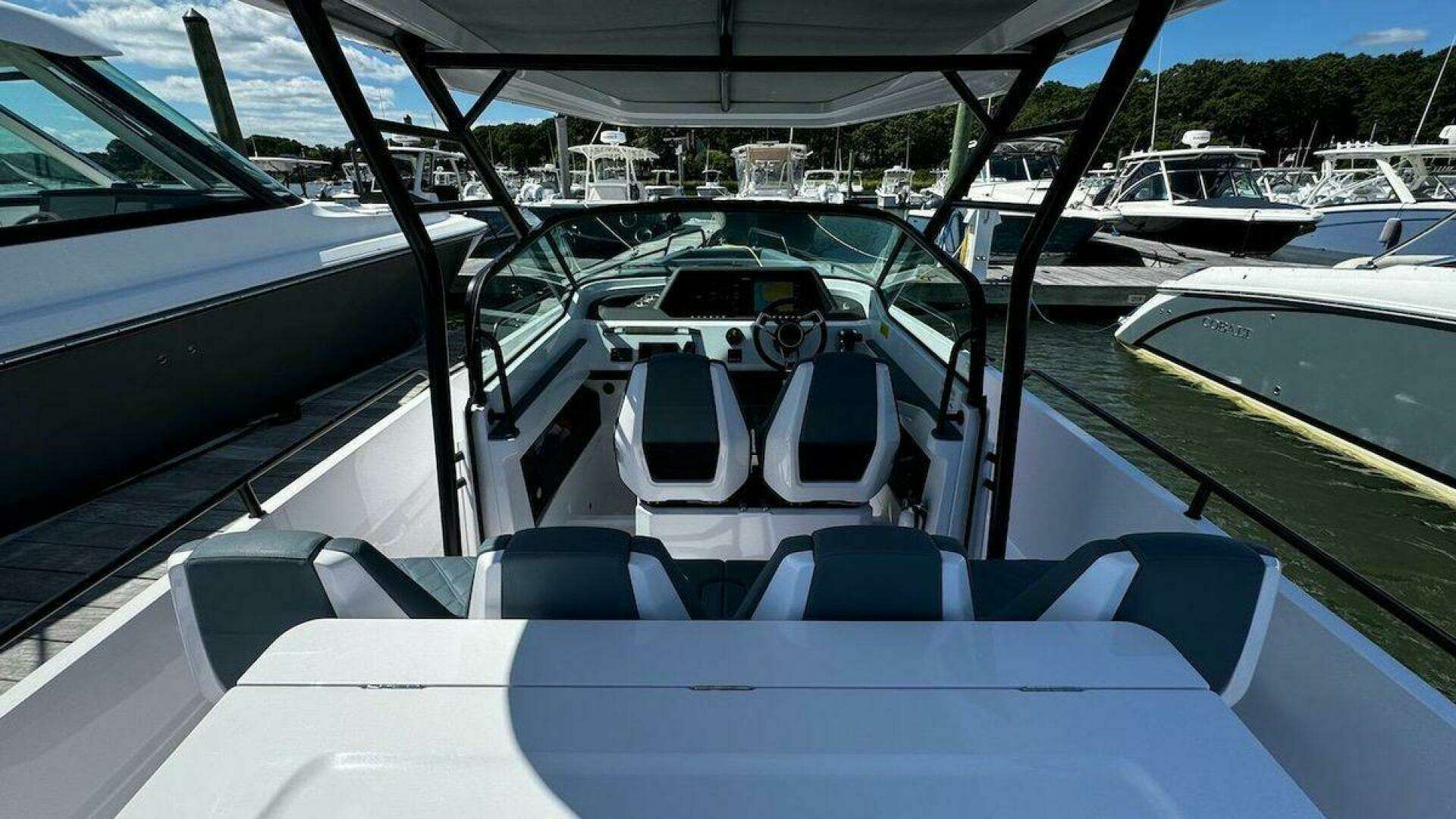 2022 Axopar 28 T-Top - Image 17