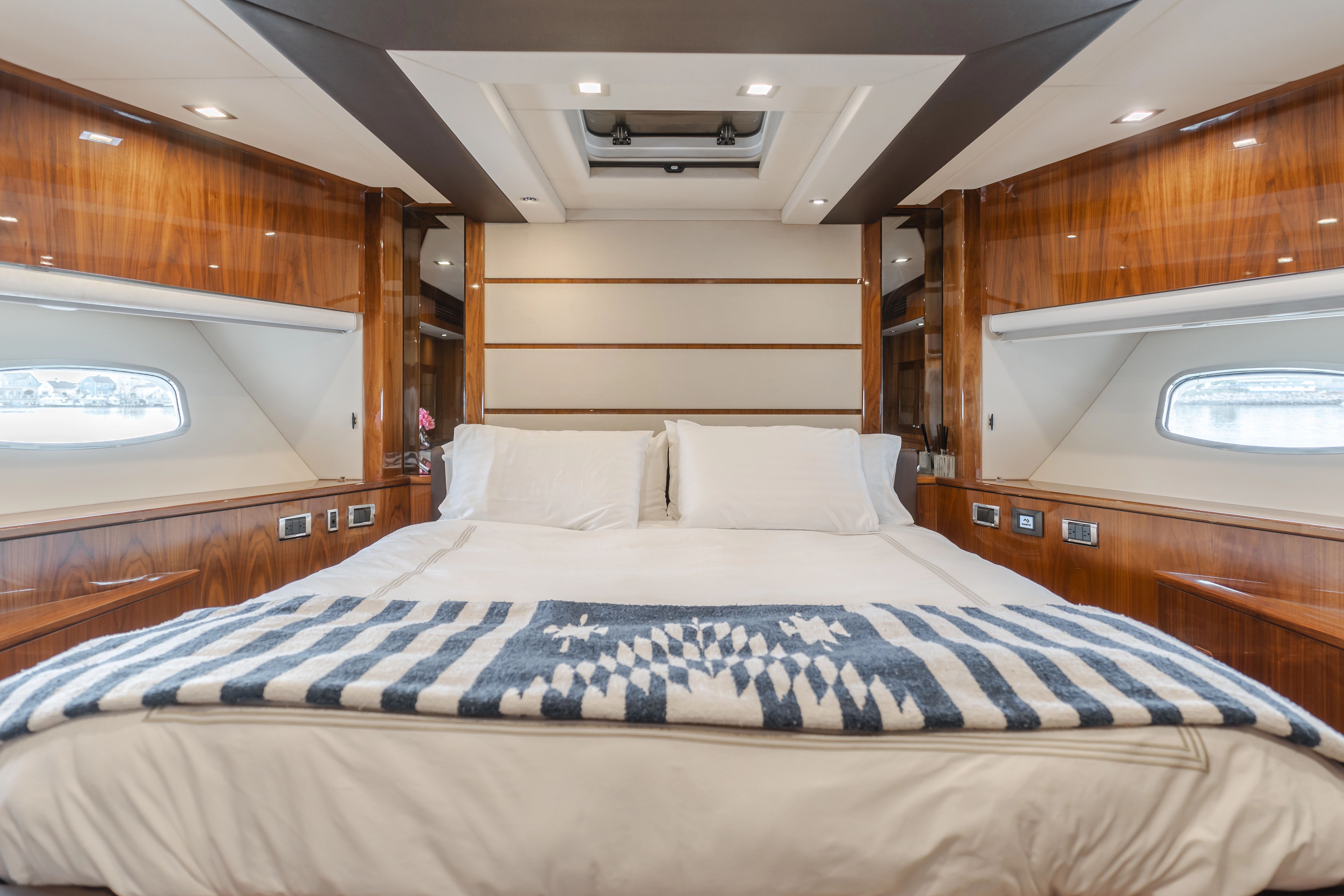2011 Sunseeker 88 Yacht - 70