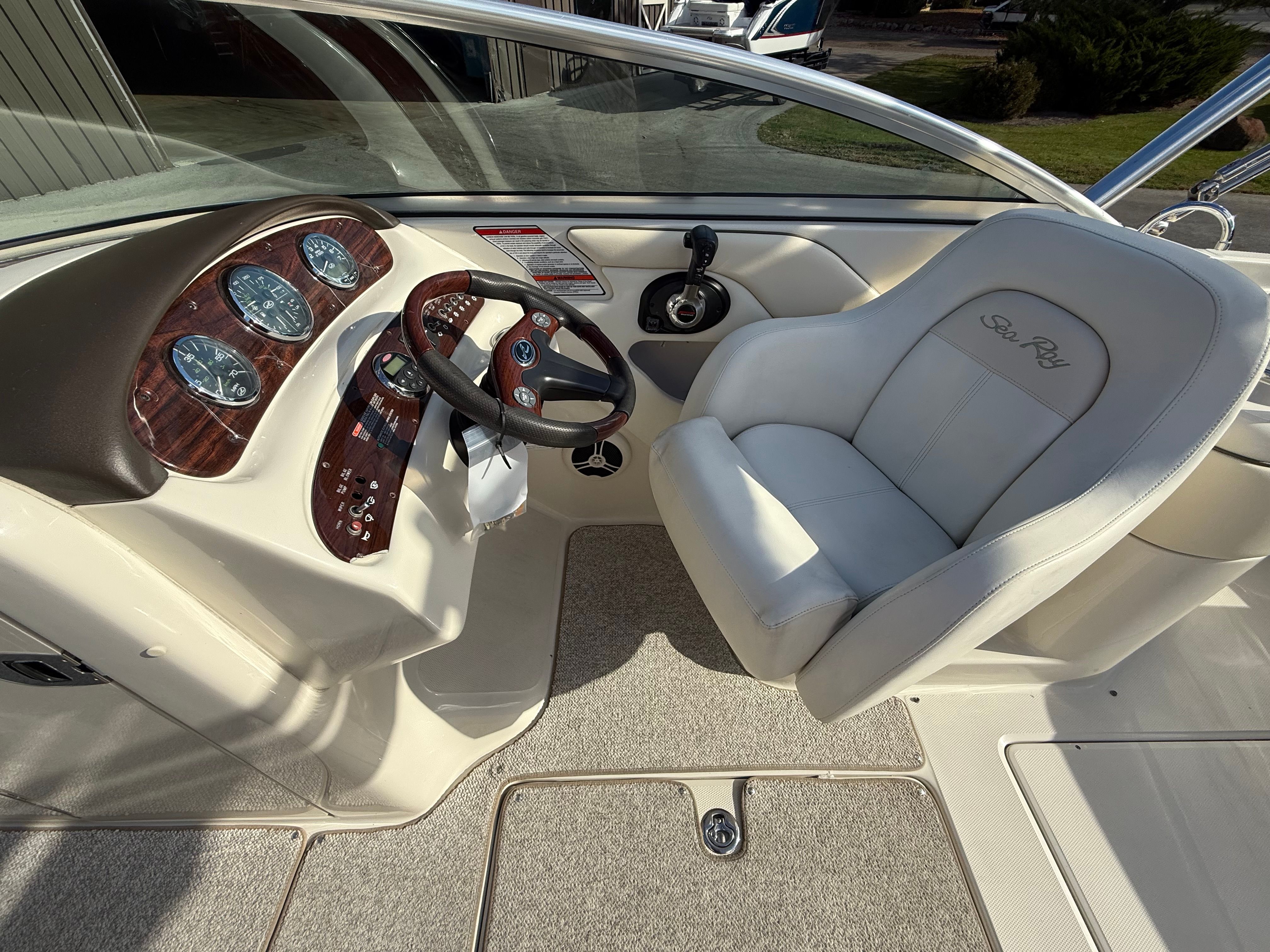 2008 Sea Ray 240 Sundeck - 9