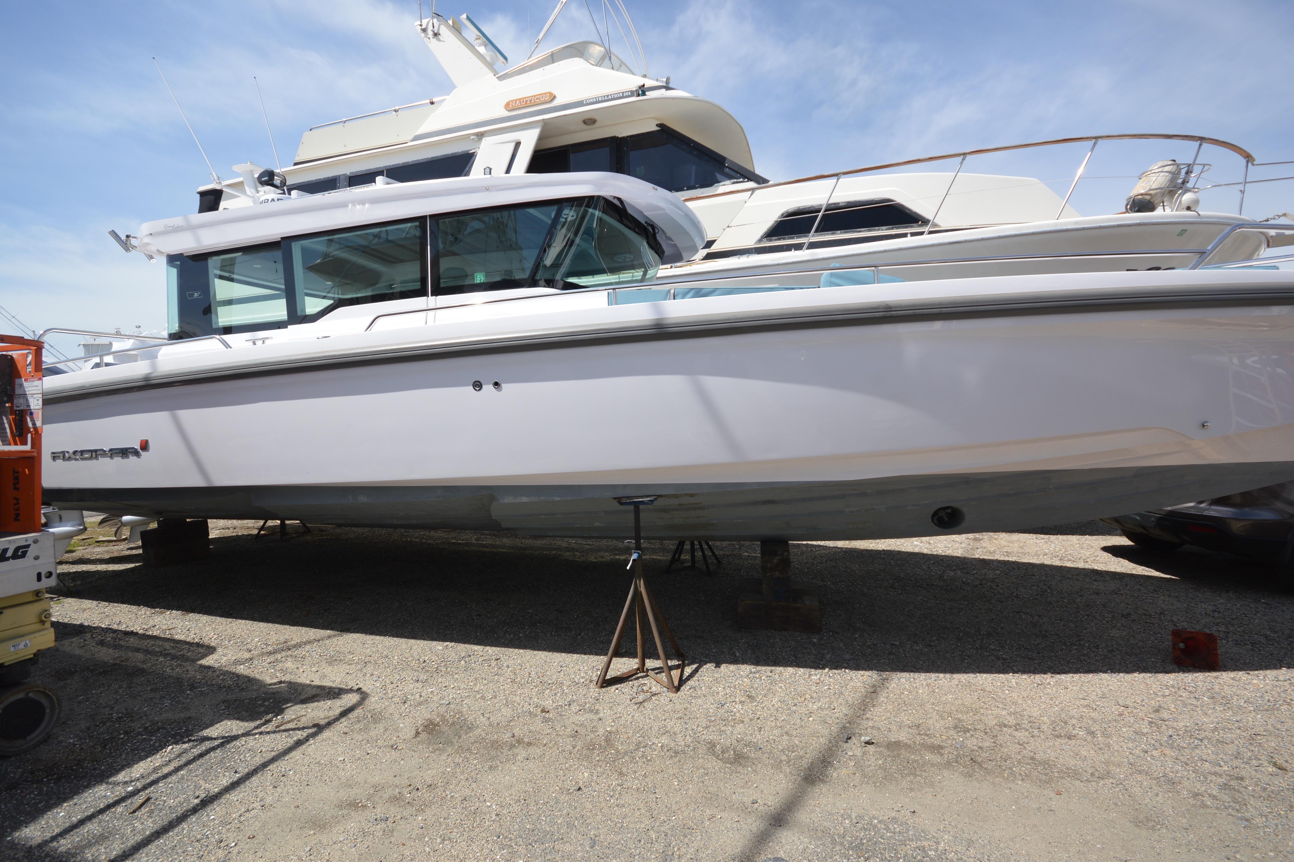 2024 Axopar 37 XC Cross Cabin