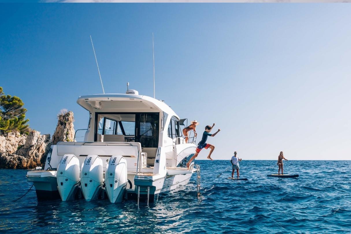 Beneteau Antares 12 Coupe 2026 with people enjoying water activities.