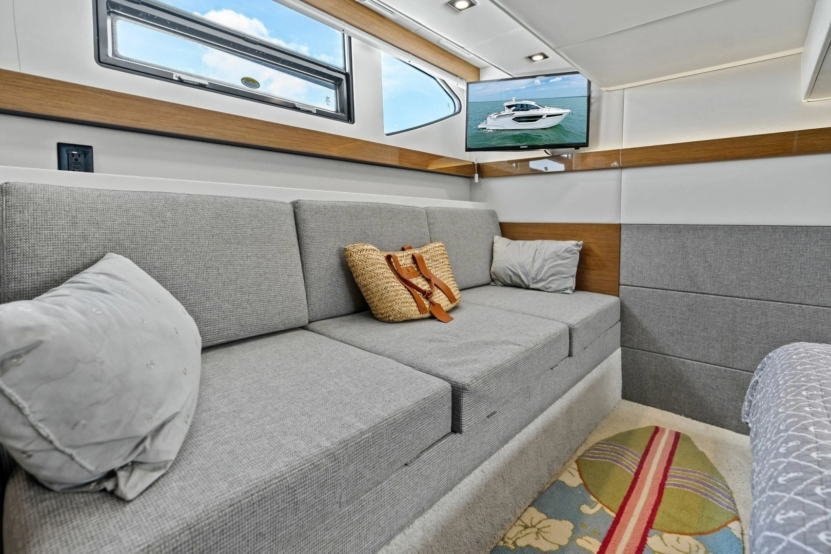 2019 Cruisers Yachts 42 Cantius - Image 32