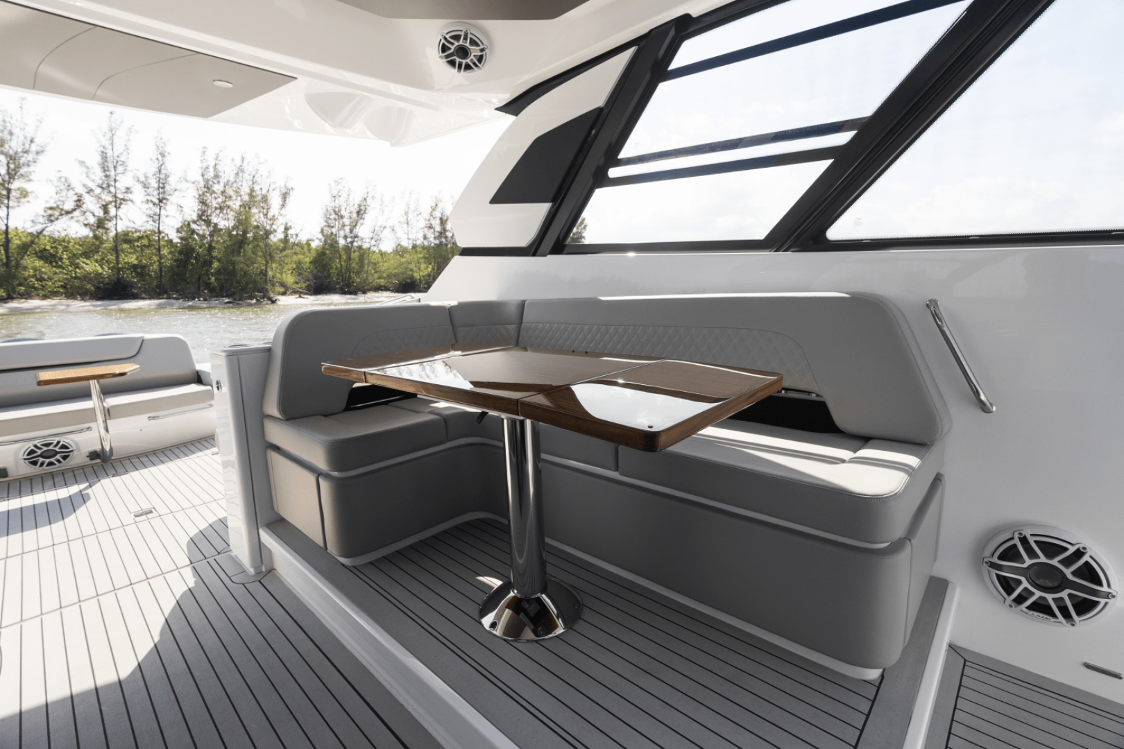 2026 Cruisers Yachts 50GLS OB - Image 90