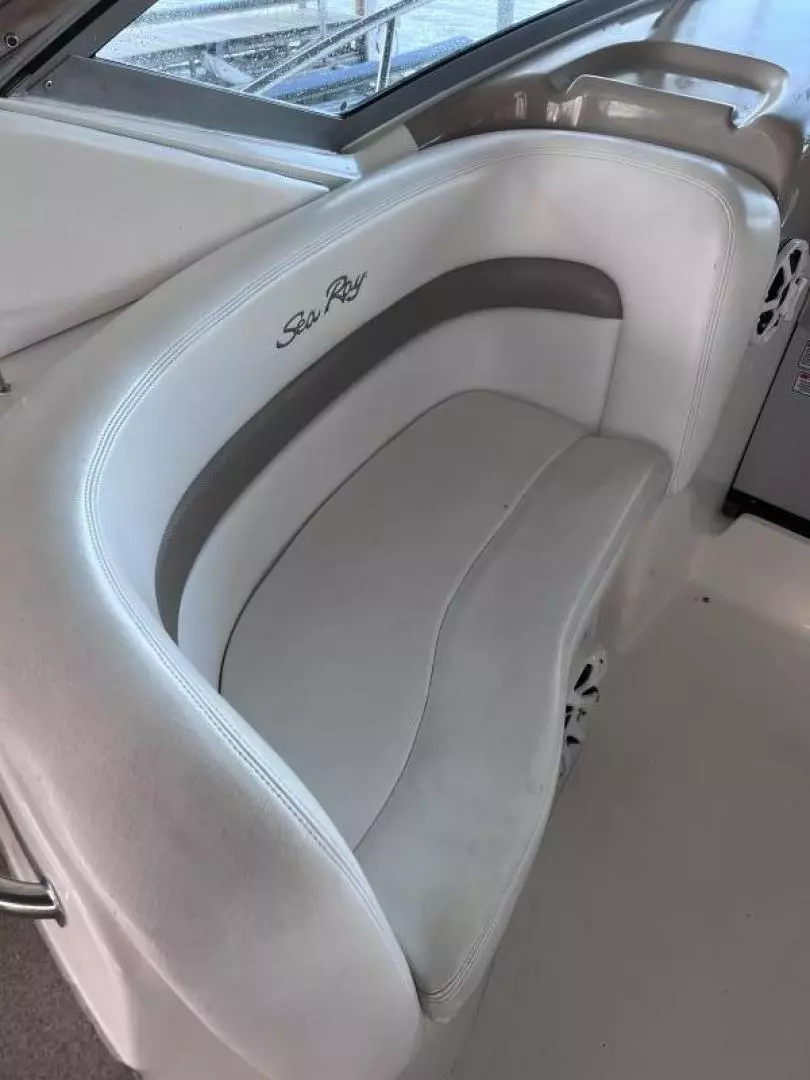 2005 Sea Ray Sundancer 320 - Image 25