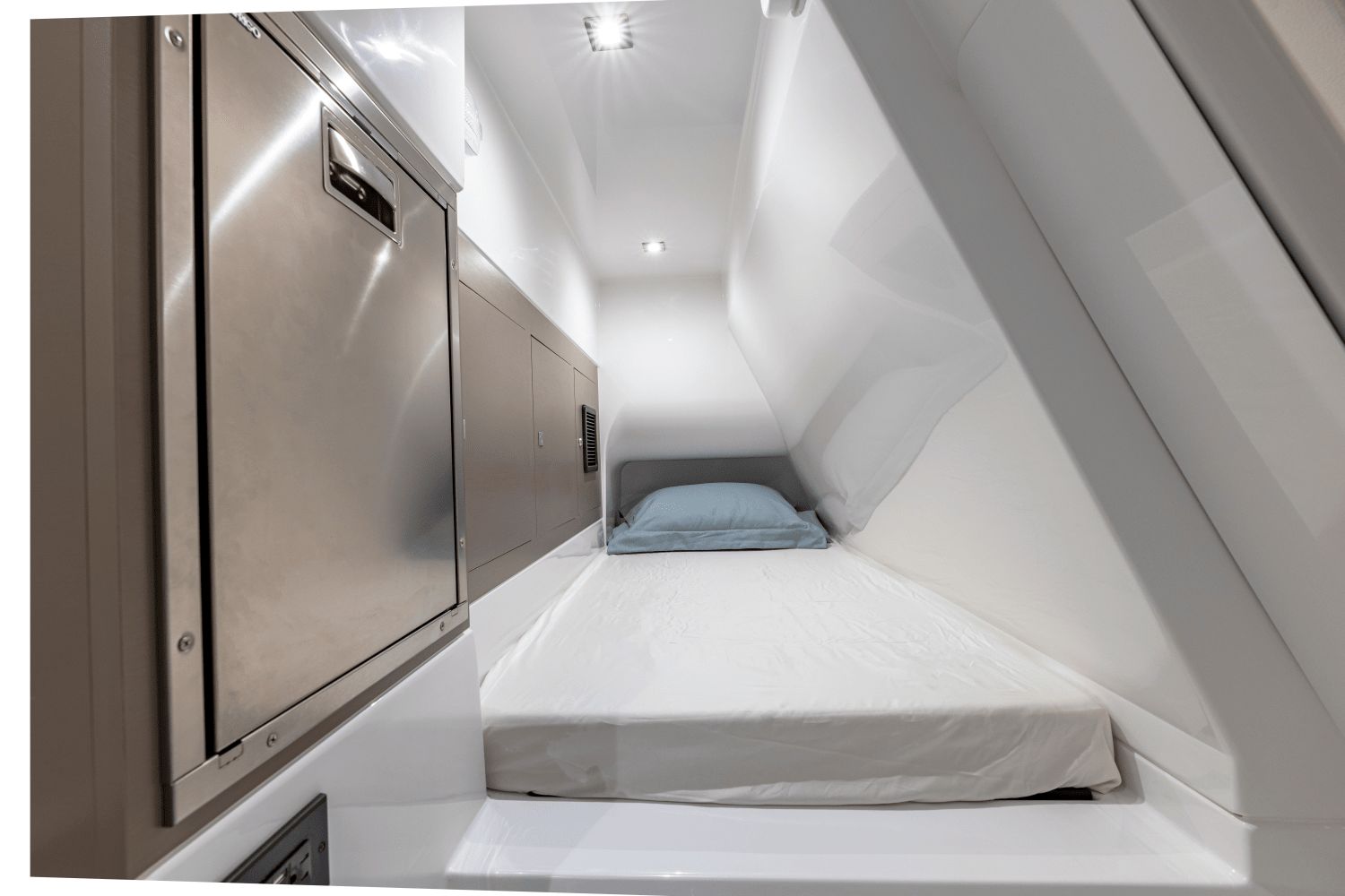 2027 Cruisers Yachts 57 Fly - 100