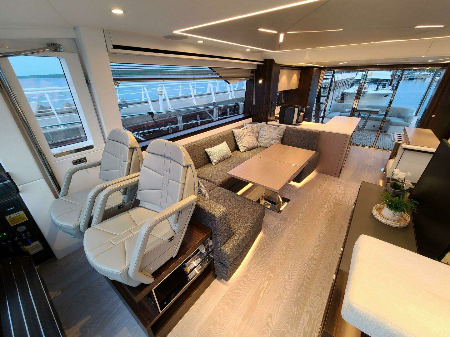 2023 Sunseeker 68 Manhattan - Image 12