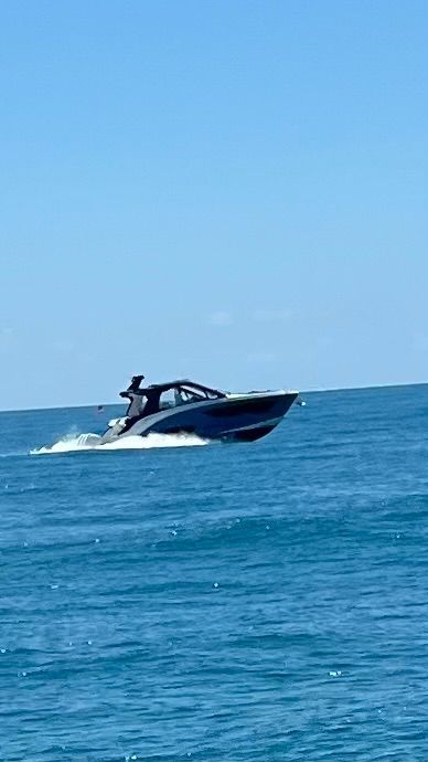 2023 Sea Ray Sundancer 370 Outboard - 10