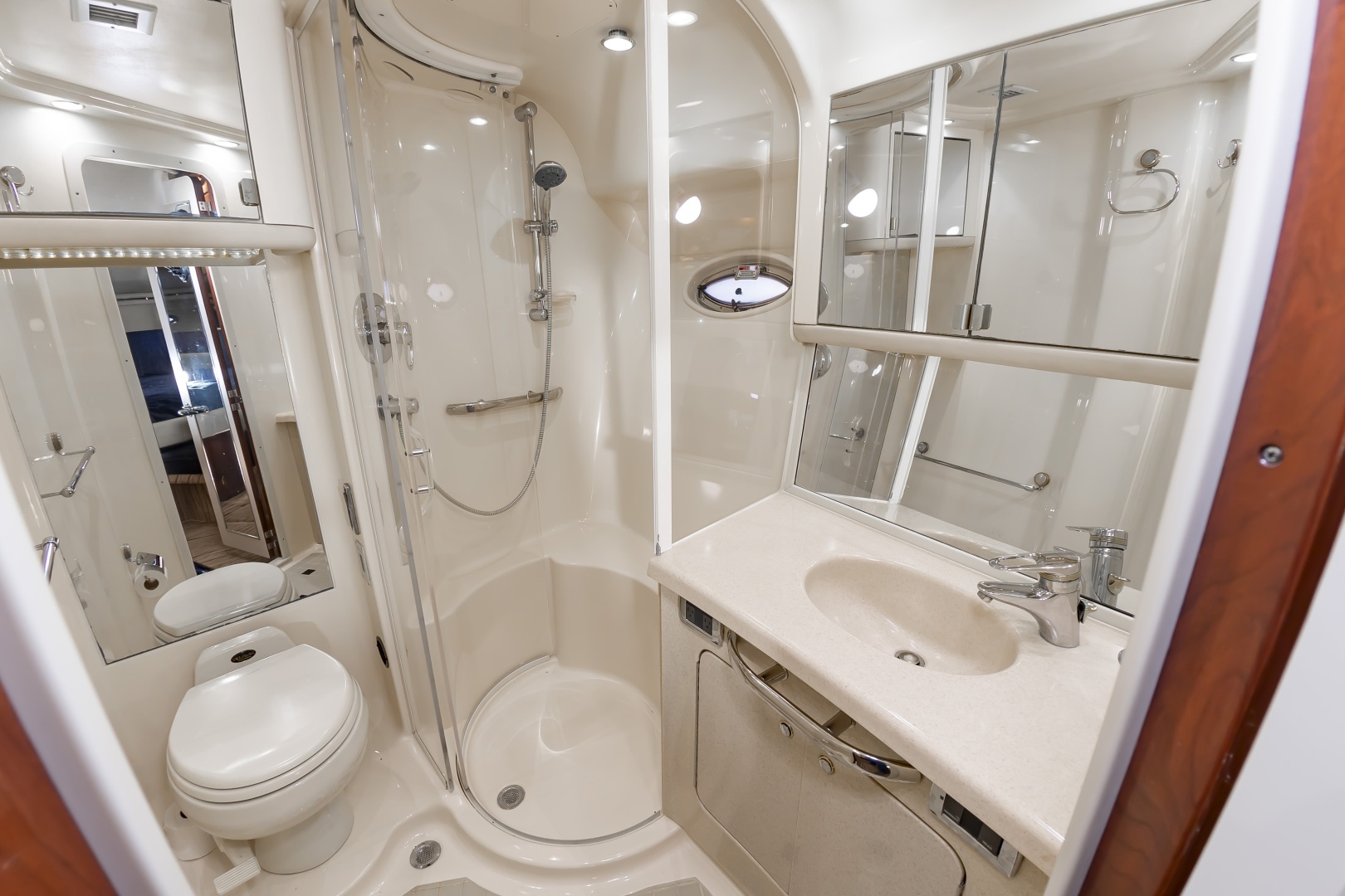2002 Sea Ray 560 Sedan Bridge - Image 41