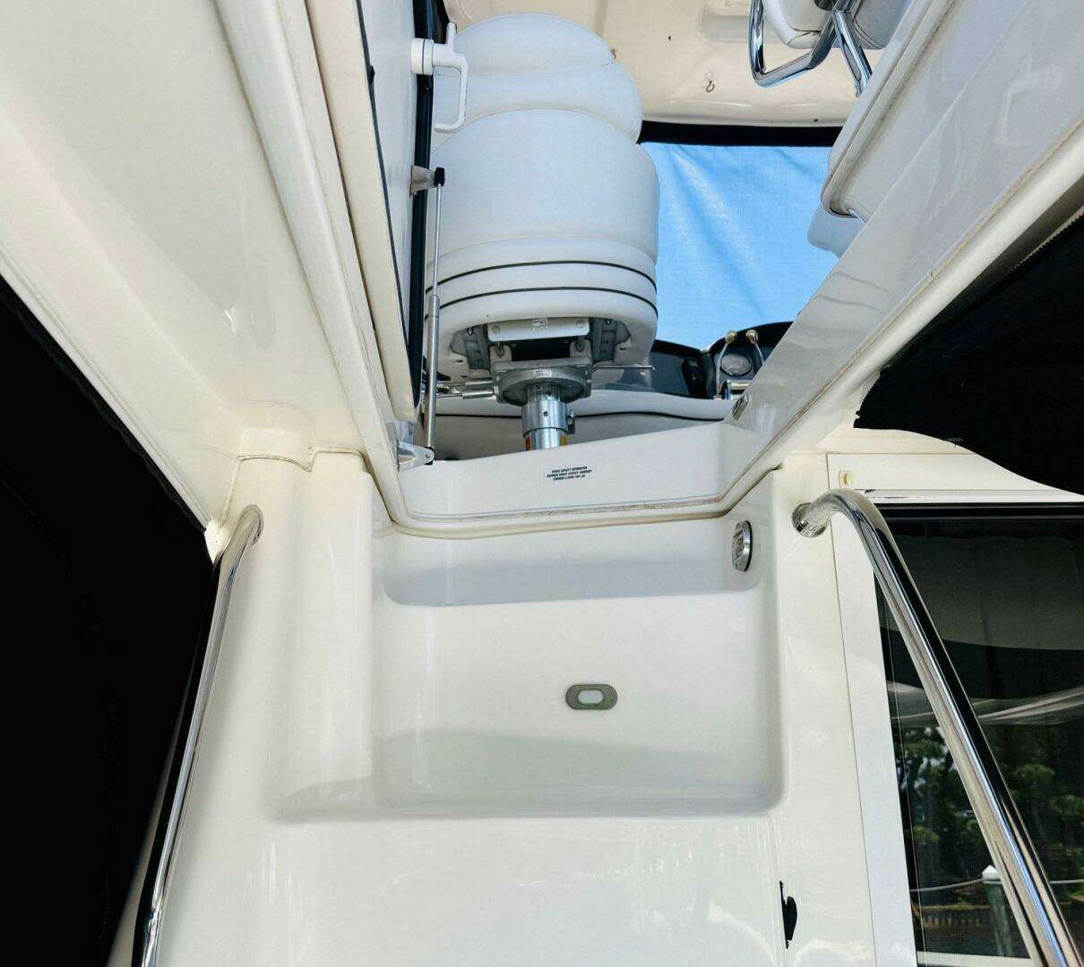2008 Sea Ray 44 Sedan Bridge - Image 9
