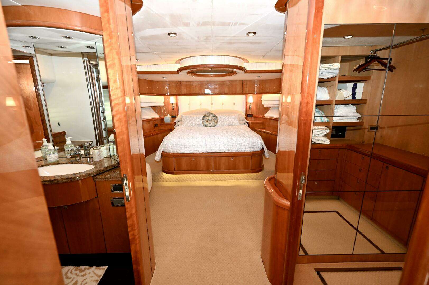 2005 Sunseeker Yacht - Image 24