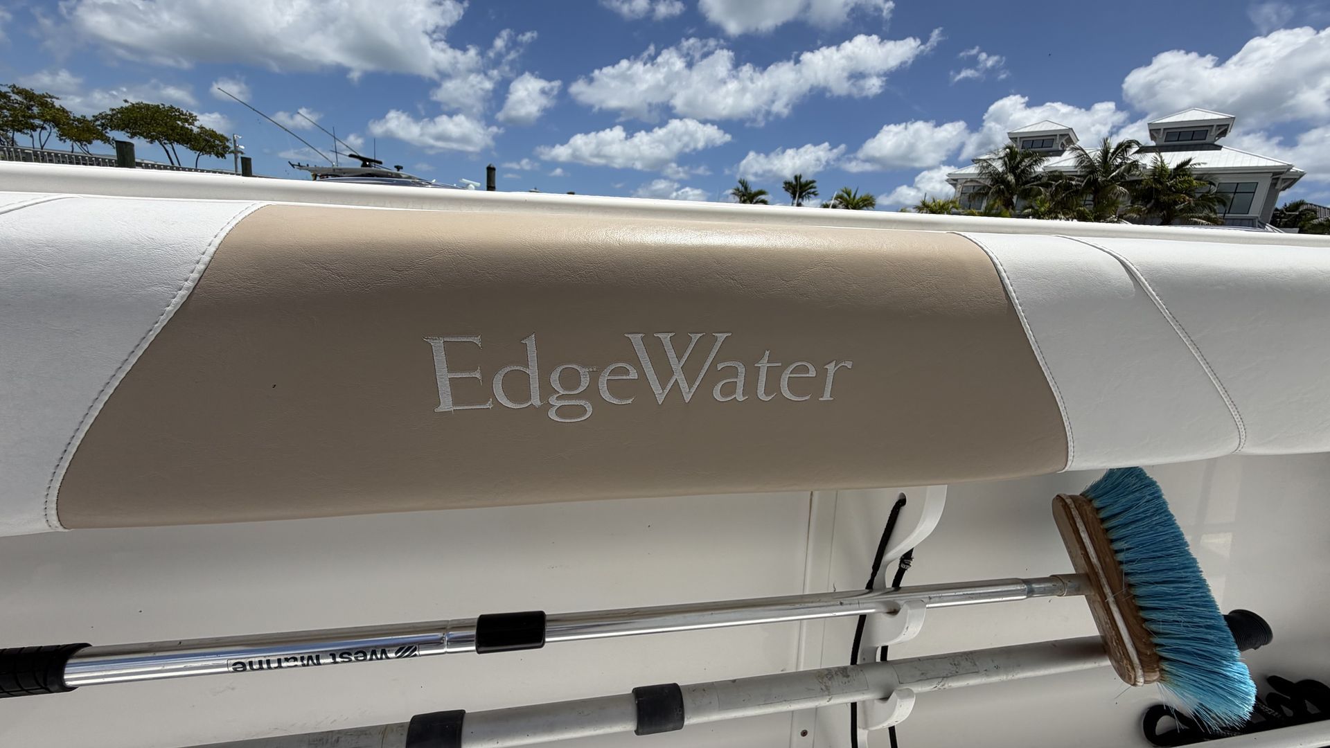 2017 Edgewater 320 CC - 38