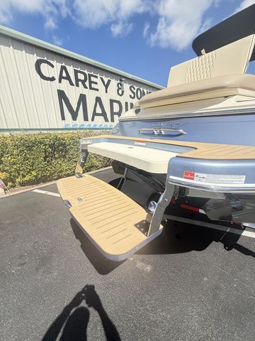 2026 Chris-Craft Bowrider Sportster WALKTHROUGH WINDSHIELD LUXURY B - 4