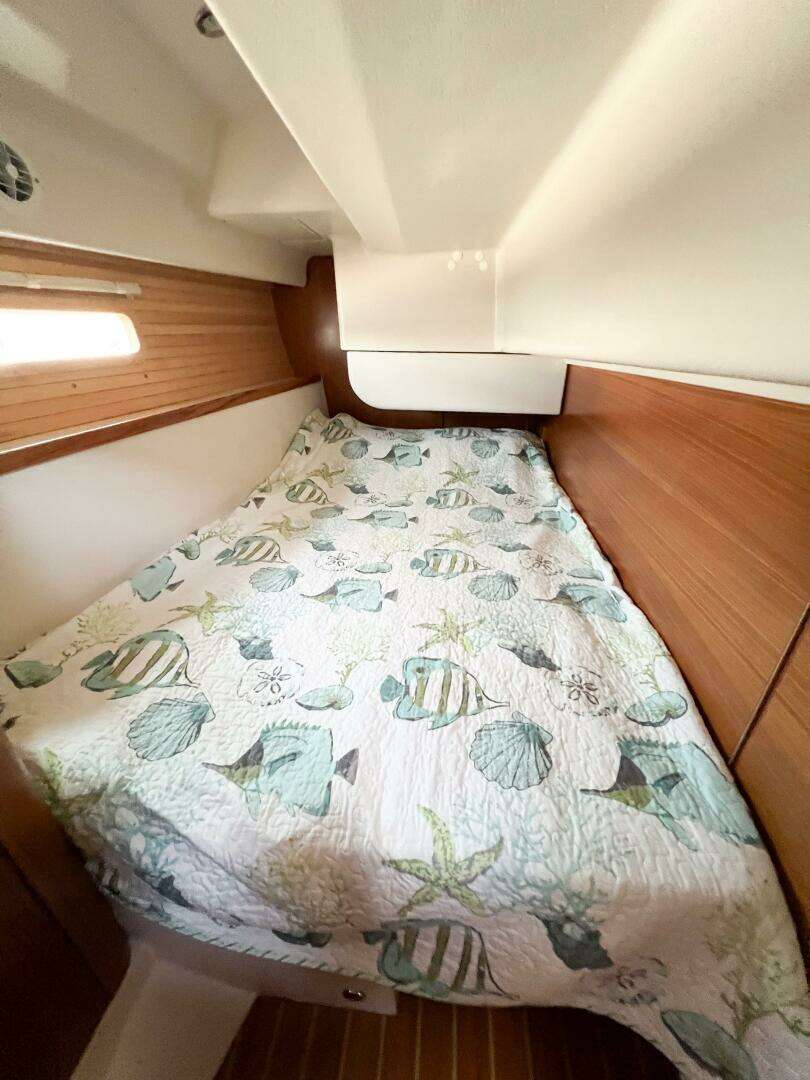 2019 Catalina 425 - Image 22